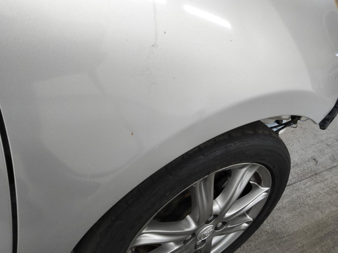 2013 Toyota Yaris 5-door Se Silver vin: JTDKTUD34DD563658 Damage: Right Front Fender, Dent(S) W/No Paint Dmg, 1/2 To 1 Inch