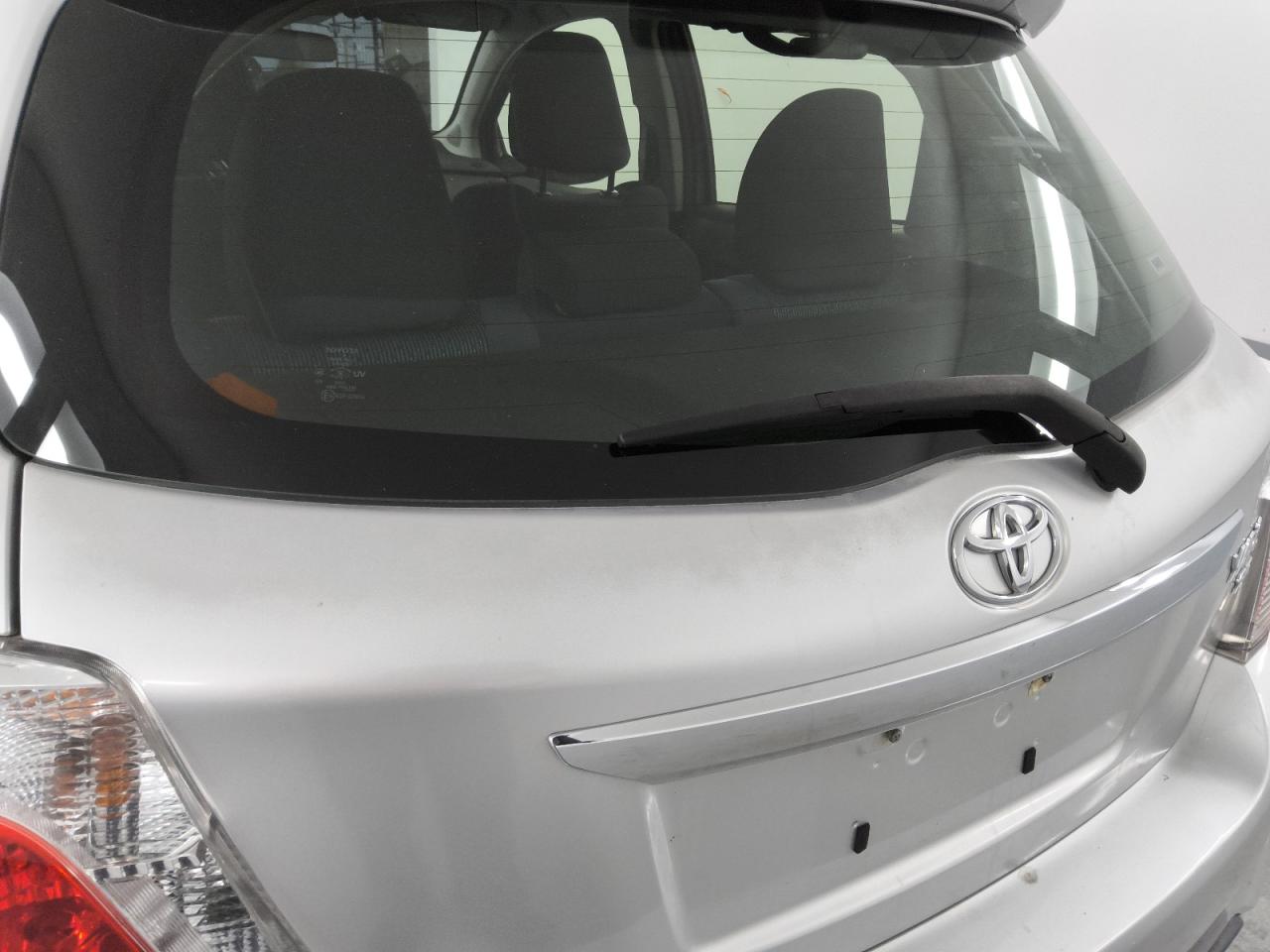 2013 Toyota Yaris 5-door Se Silver vin: JTDKTUD34DD563658 Damage: Lift Gate, Oxidized, 3 To 4 Inches