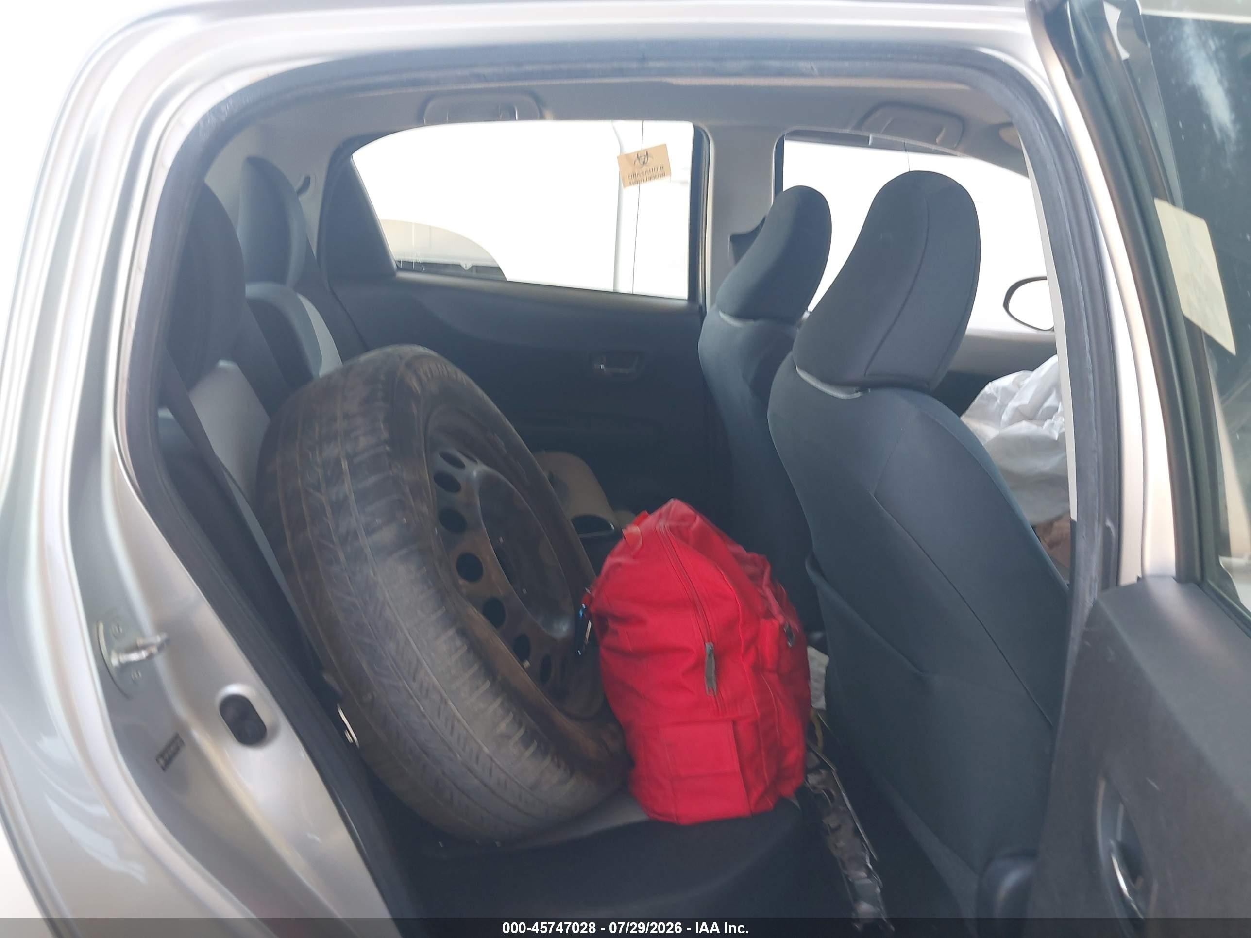 2014 Toyota Yaris Le (tmc/cbu Plant) Silver vin: JTDKTUD34ED575472