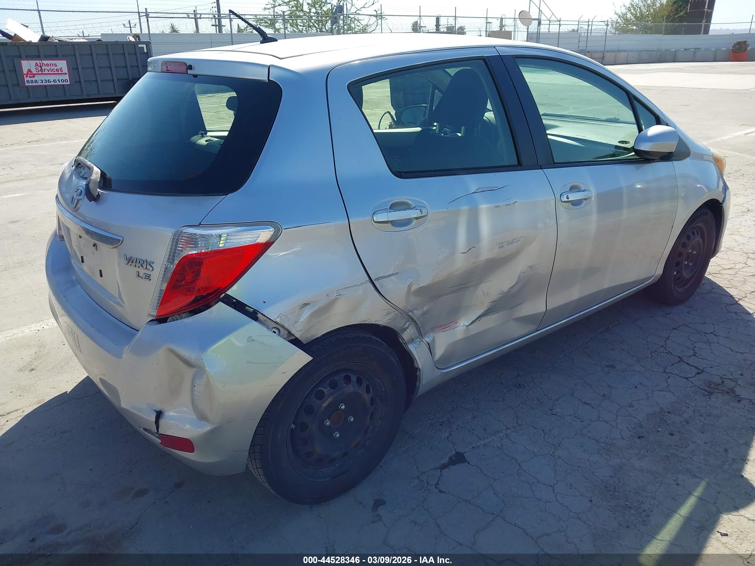 2014 Toyota Yaris Le (tmc/cbu Plant) Серебряный vin: JTDKTUD34ED580851
