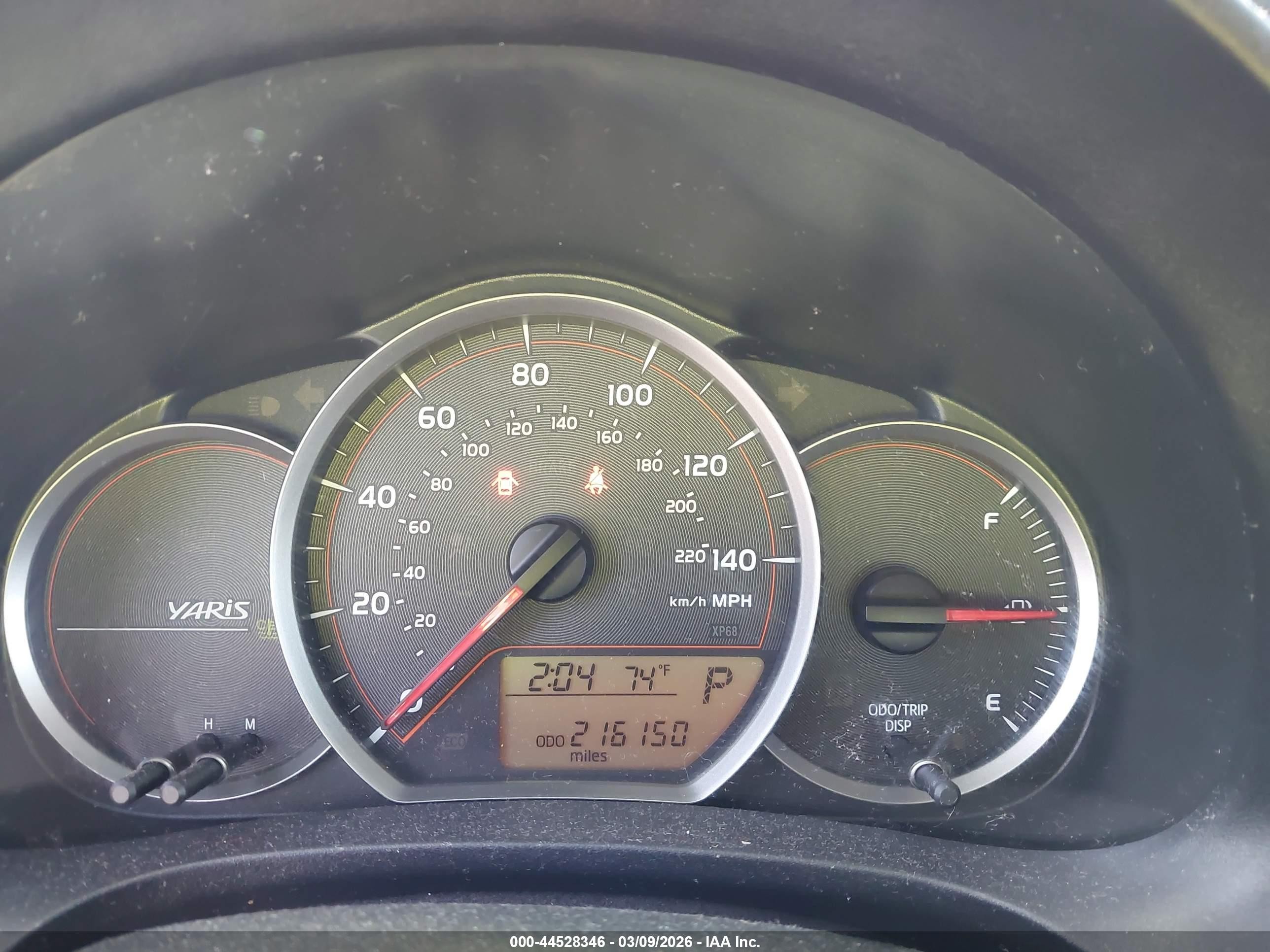 2014 Toyota Yaris Le (tmc/cbu Plant) Серебряный vin: JTDKTUD34ED580851