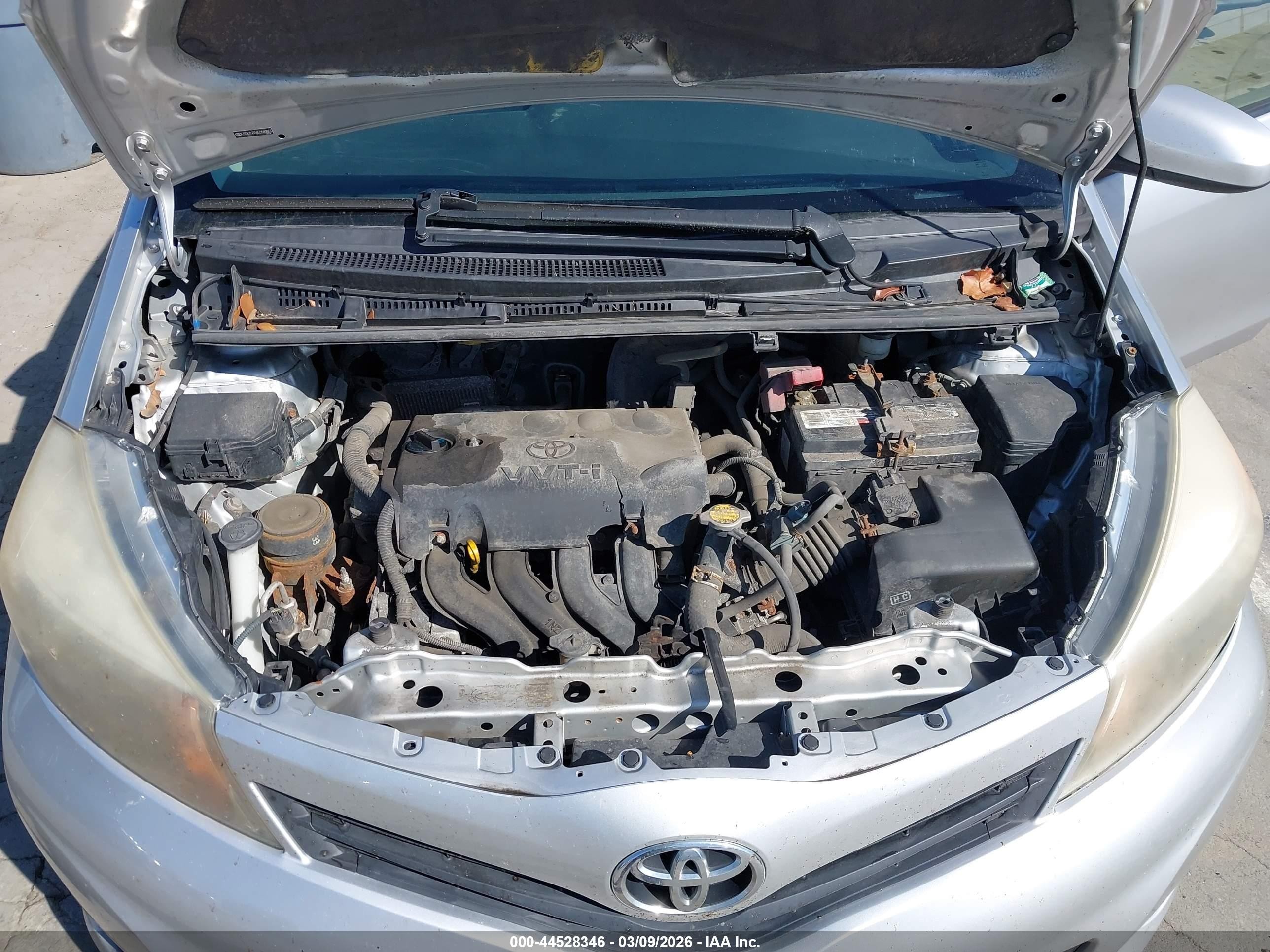 2014 Toyota Yaris Le (tmc/cbu Plant) Серебряный vin: JTDKTUD34ED580851