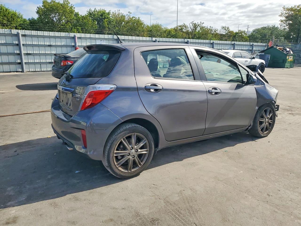 2014 Toyota Yaris 5-door Se Gray vin: JTDKTUD34ED581420