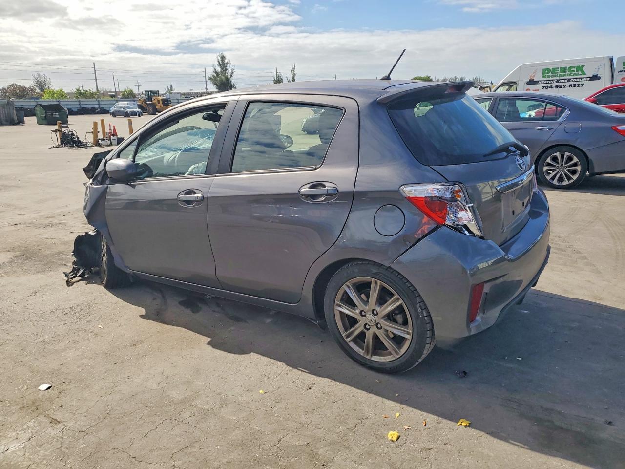 2014 Toyota Yaris 5-door Se Gray vin: JTDKTUD34ED581420