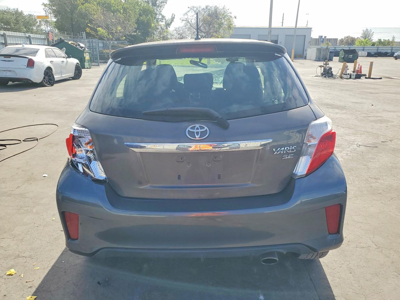 2014 Toyota Yaris 5-door Se Gray vin: JTDKTUD34ED581420