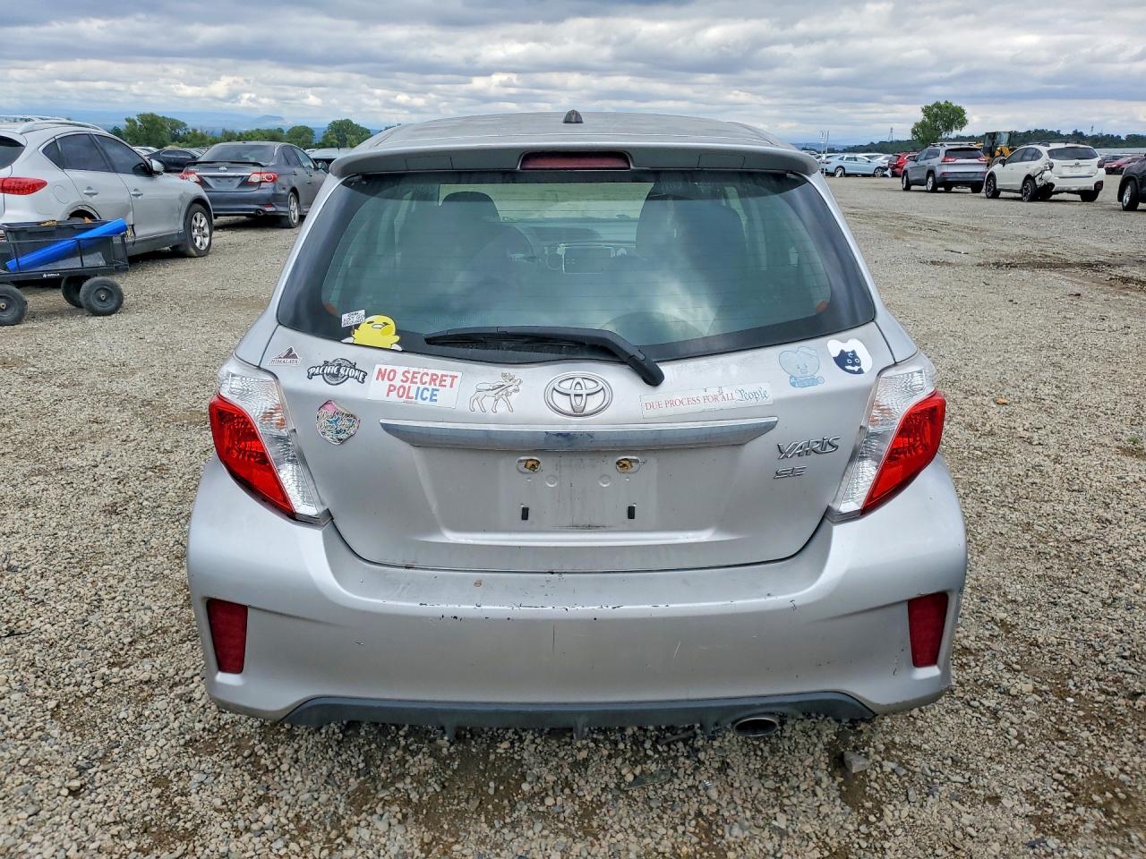 2012 Toyota Yaris 5-door Se Серебряный vin: JTDKTUD35CD501457