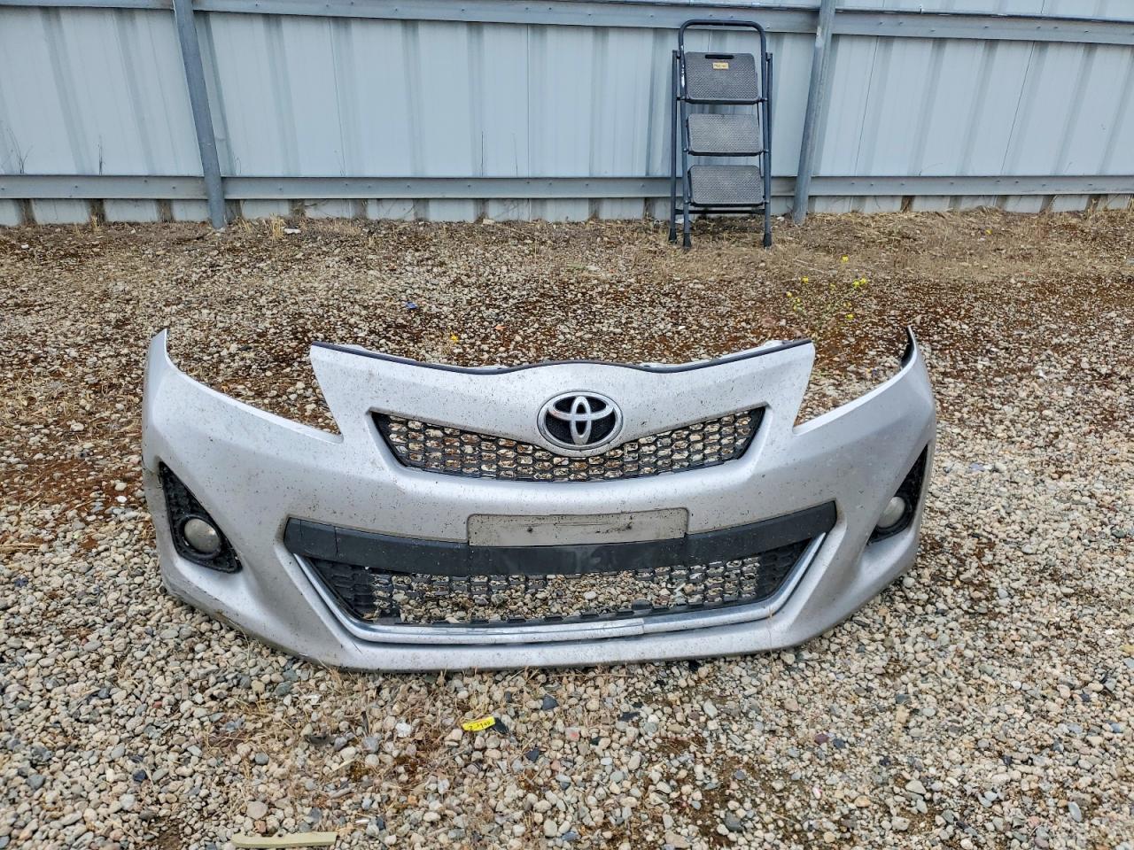 2012 Toyota Yaris 5-door Se Серебряный vin: JTDKTUD35CD501457