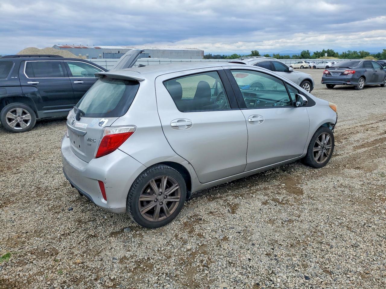 2012 Toyota Yaris 5-door Se Серебряный vin: JTDKTUD35CD501457
