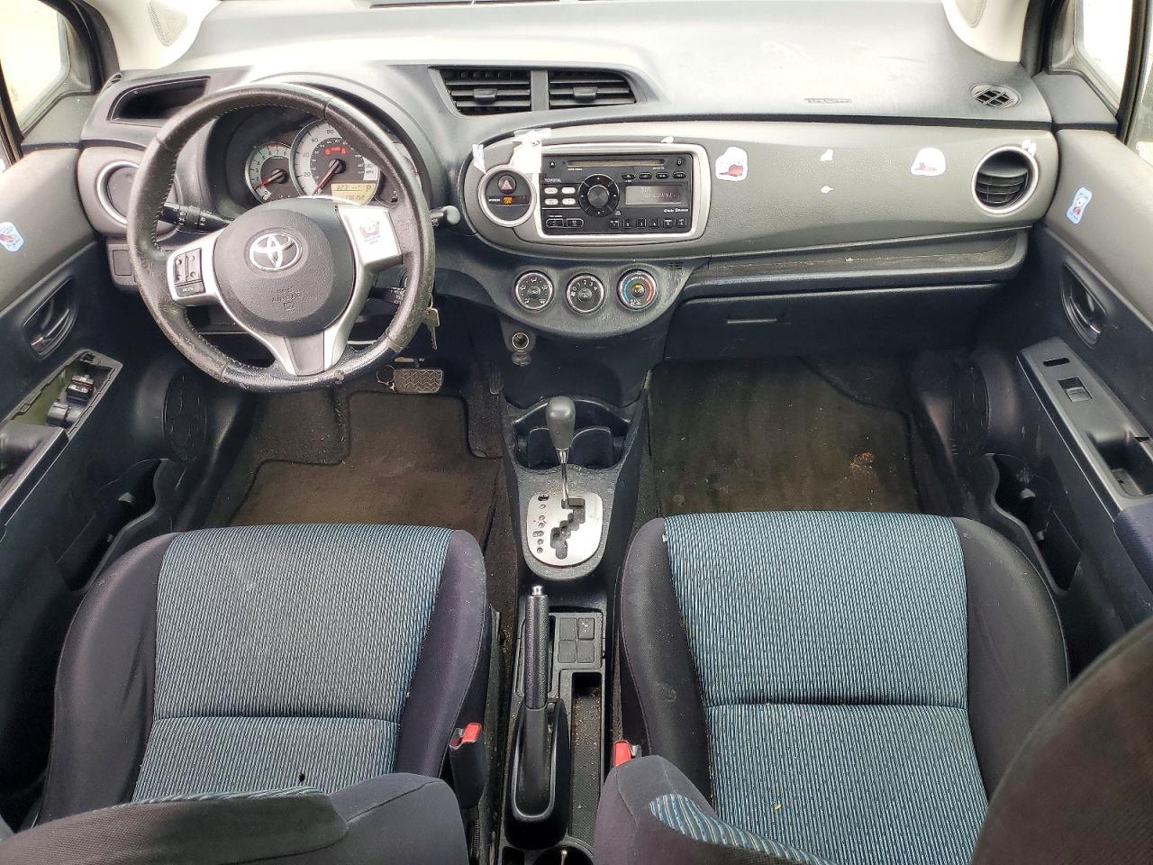 2012 Toyota Yaris 5-door Se Серебряный vin: JTDKTUD35CD501457