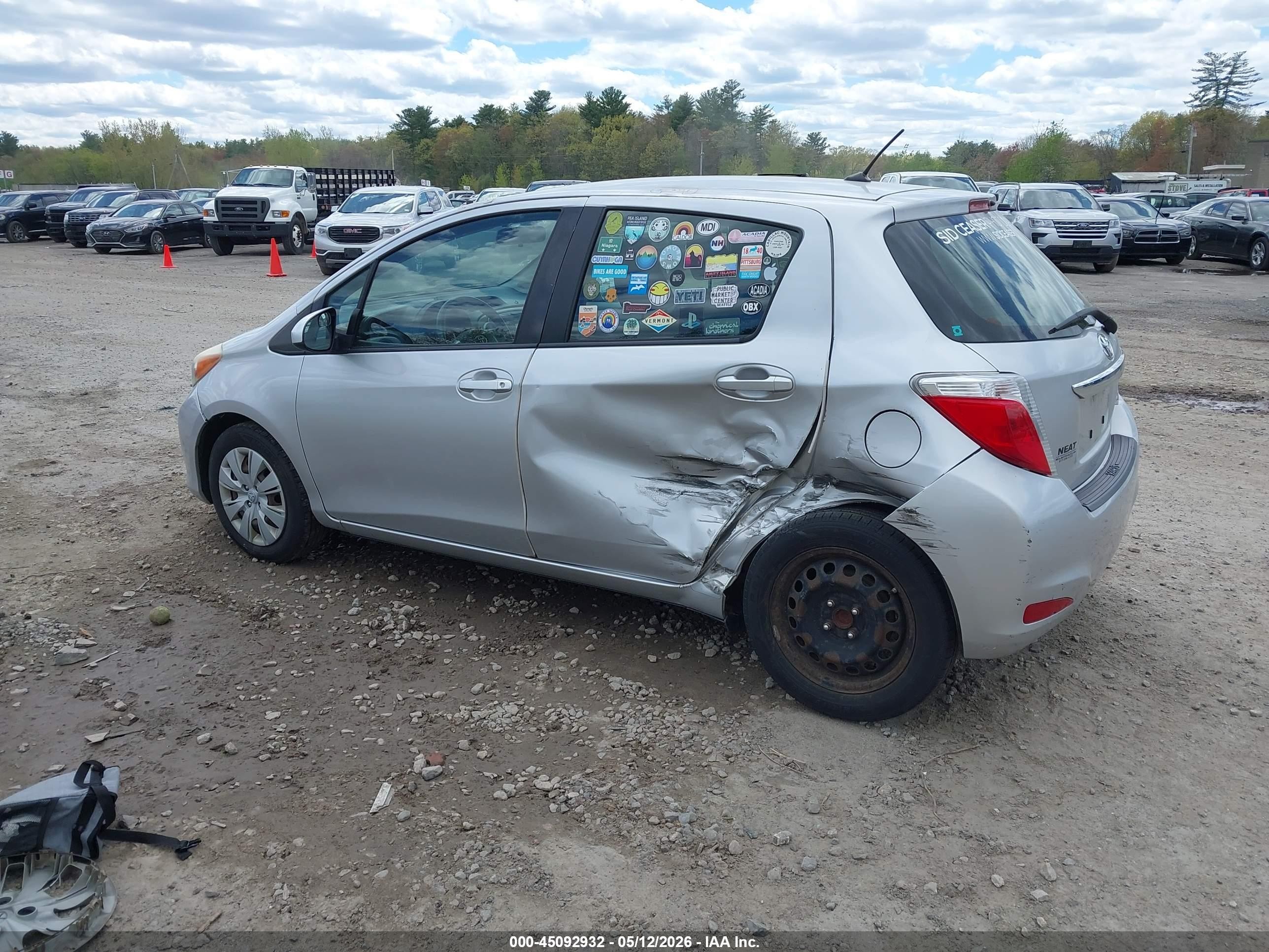 2012 Toyota Yaris Le Silver vin: JTDKTUD35CD510157