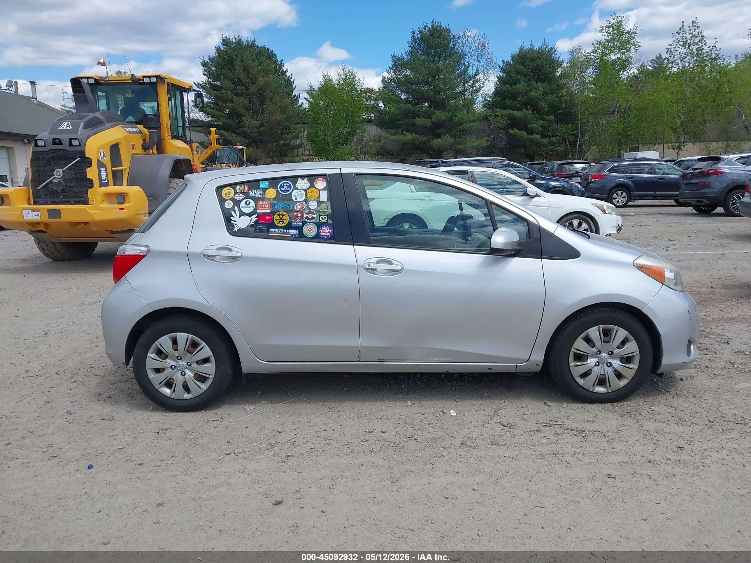 2012 Toyota Yaris Le Silver vin: JTDKTUD35CD510157
