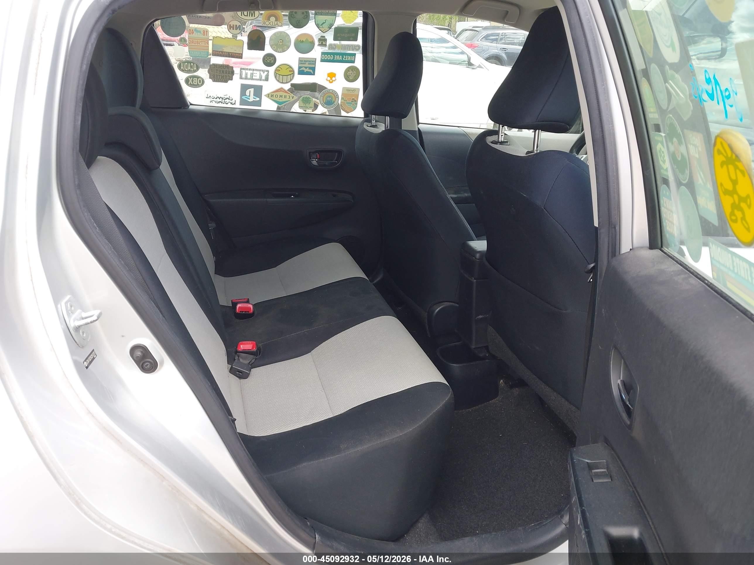 2012 Toyota Yaris Le Silver vin: JTDKTUD35CD510157