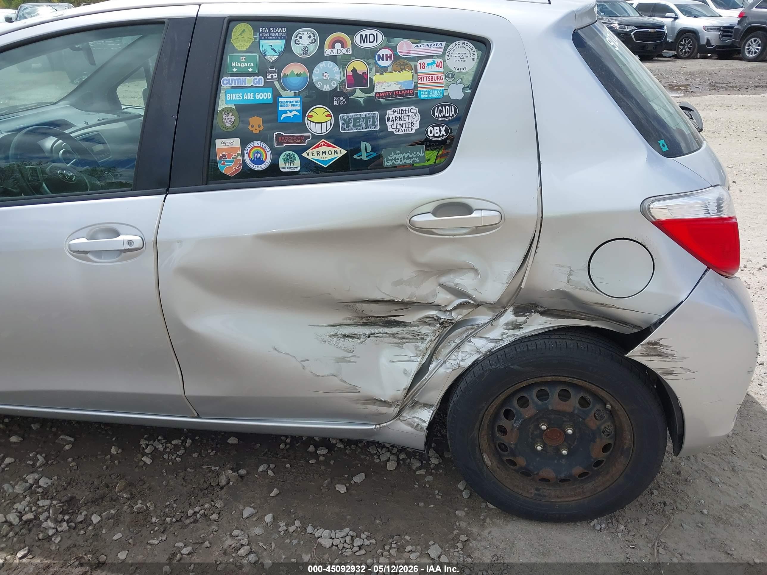 2012 Toyota Yaris Le Silver vin: JTDKTUD35CD510157