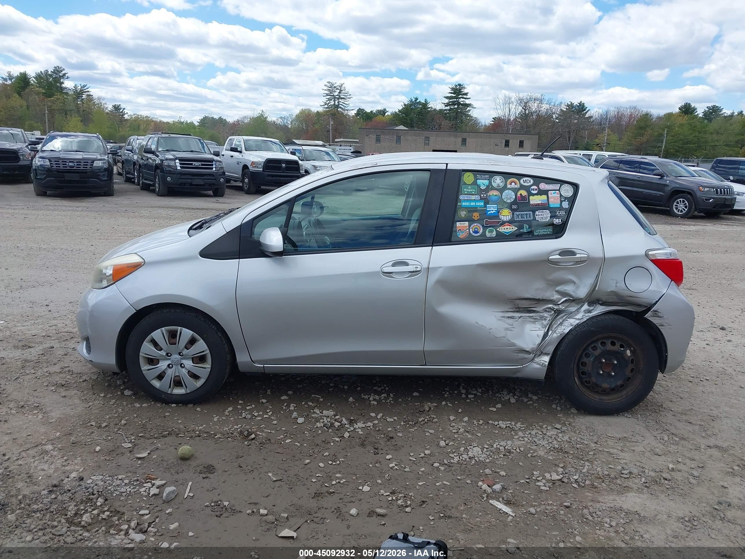 2012 Toyota Yaris Le Silver vin: JTDKTUD35CD510157