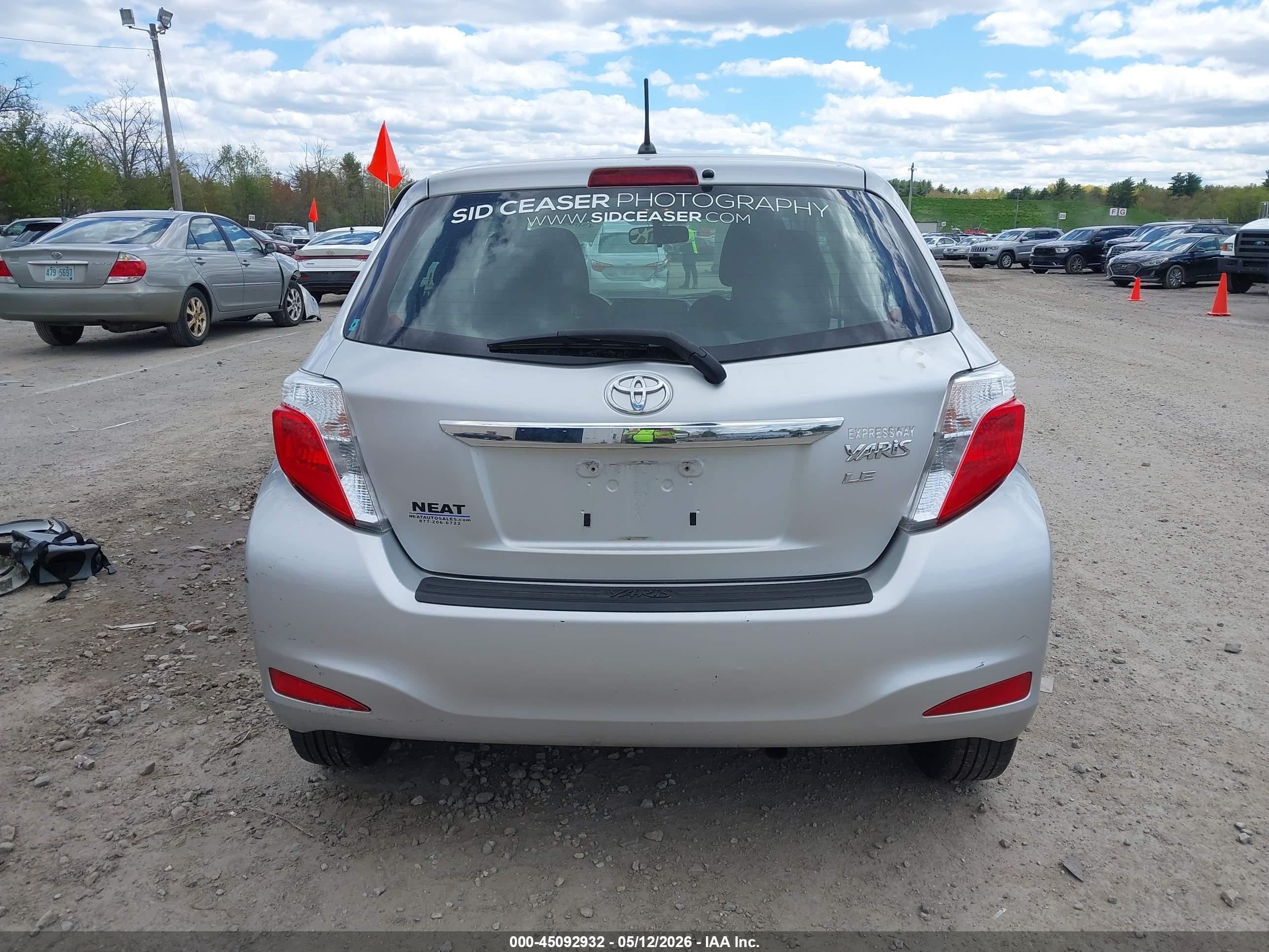 2012 Toyota Yaris Le Silver vin: JTDKTUD35CD510157