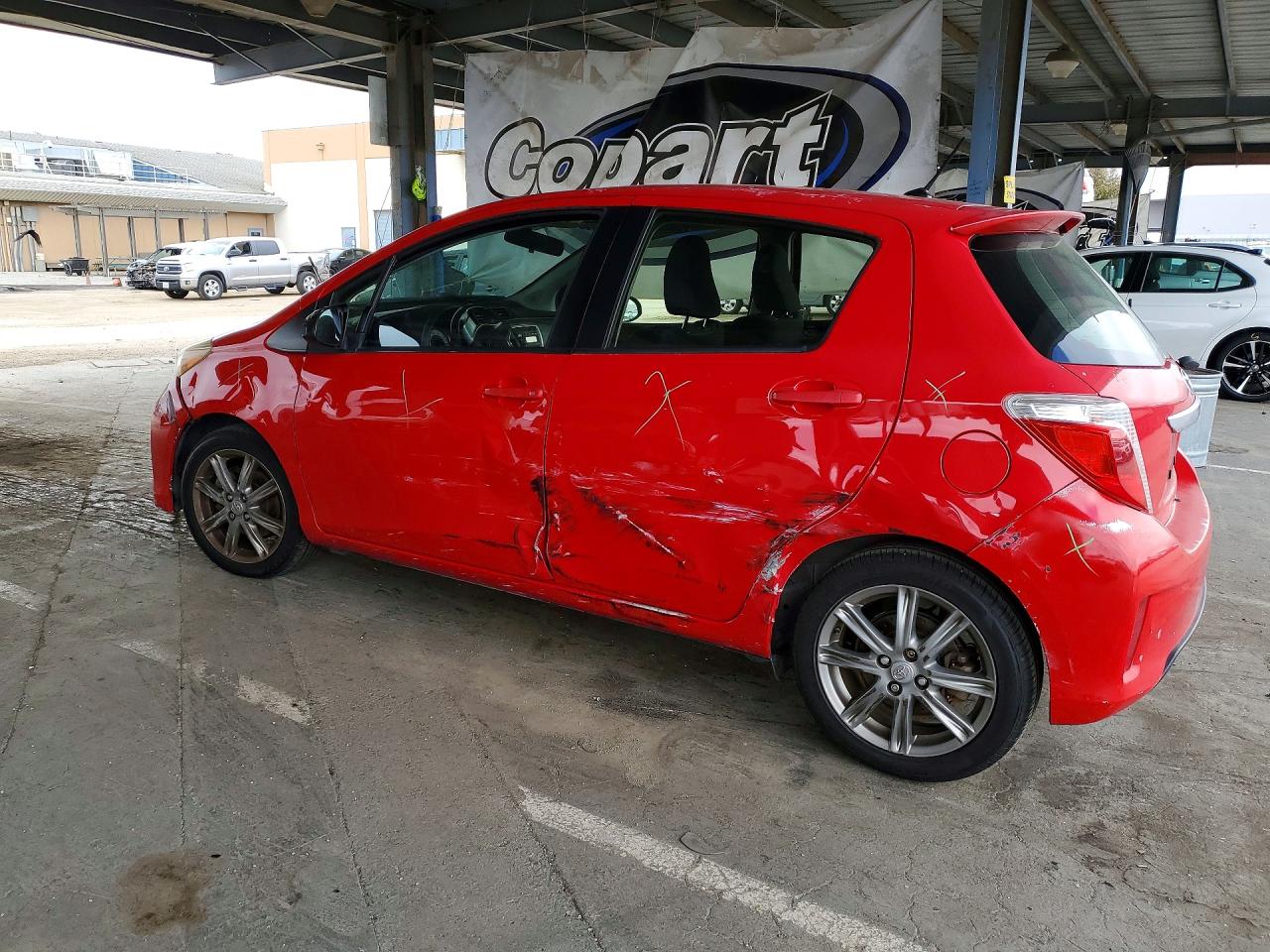 2012 Toyota Yaris 5-door Se Red vin: JTDKTUD35CD531669