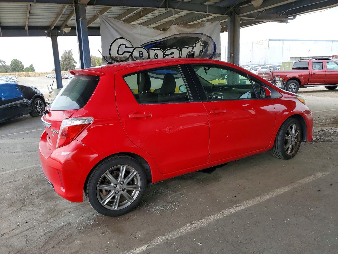 2012 Toyota Yaris 5-door Se Red vin: JTDKTUD35CD531669