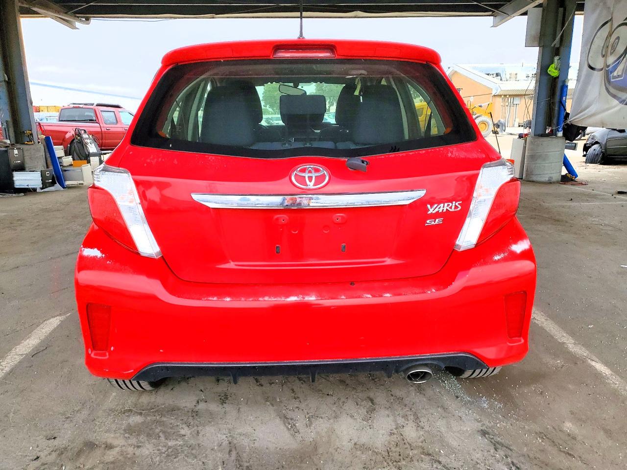 2012 Toyota Yaris 5-door Se Red vin: JTDKTUD35CD531669