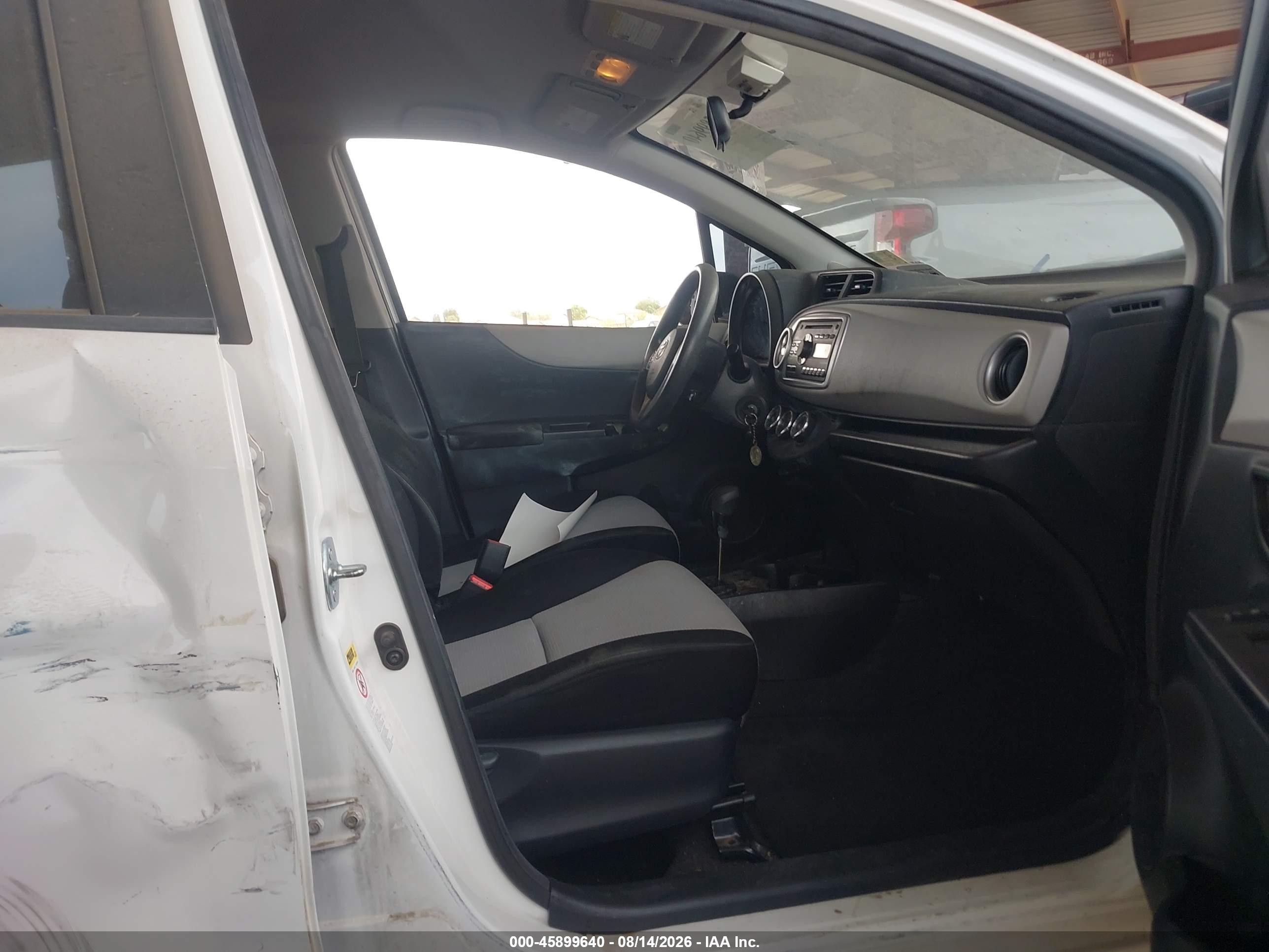 2012 Toyota Yaris Le White vin: JTDKTUD35CD536810