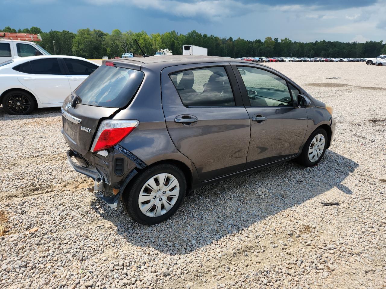 2012 Toyota Yaris 5-door L Gray vin: JTDKTUD35CD537620