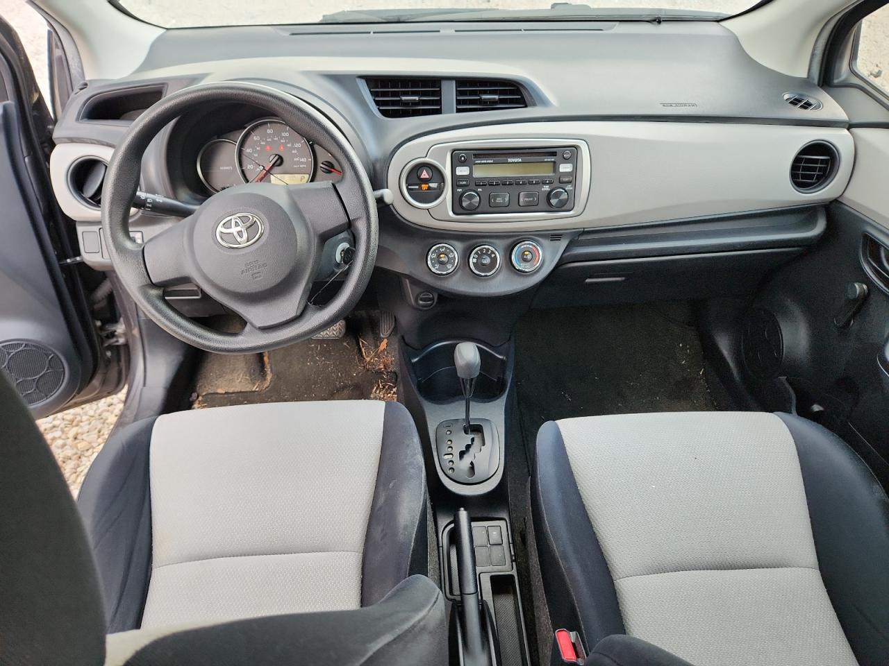 2012 Toyota Yaris 5-door L Gray vin: JTDKTUD35CD537620