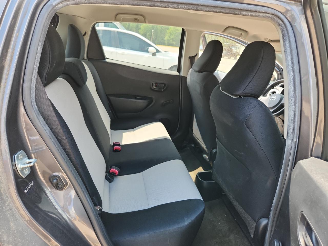 2012 Toyota Yaris 5-door L Gray vin: JTDKTUD35CD537620
