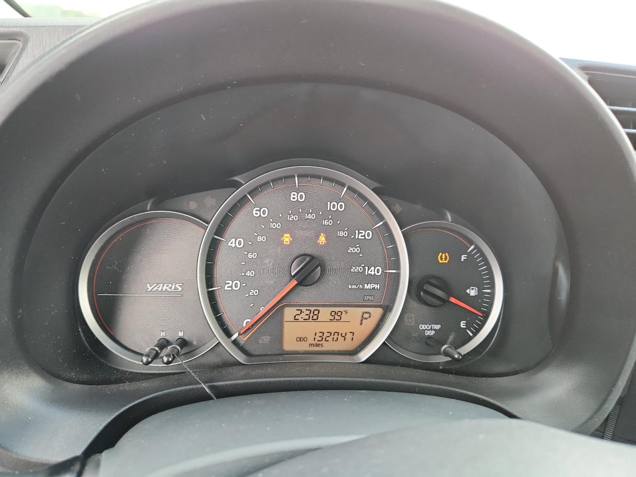 2012 Toyota Yaris 5-door L Gray vin: JTDKTUD35CD537620