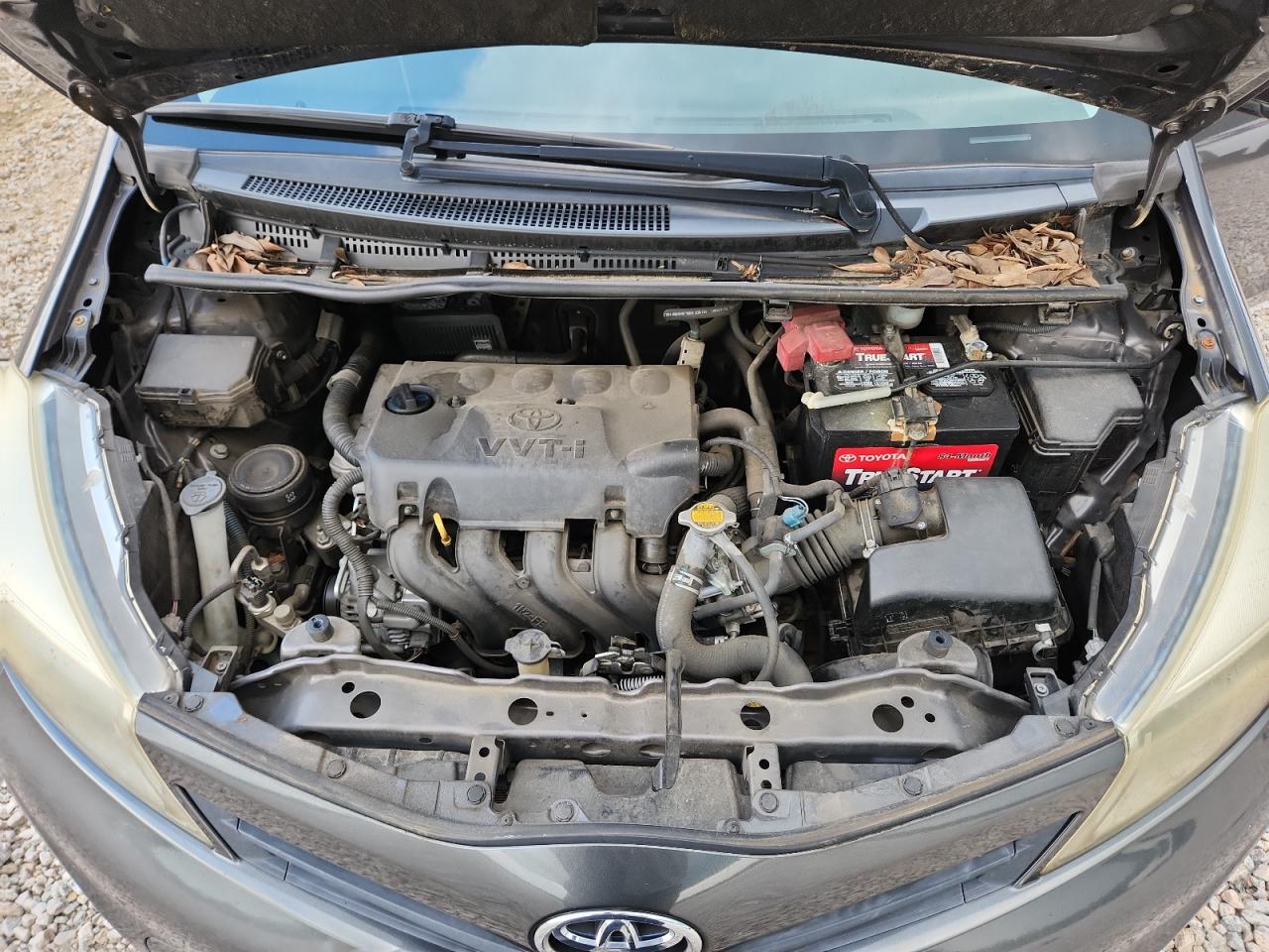 2012 Toyota Yaris 5-door L Gray vin: JTDKTUD35CD537620