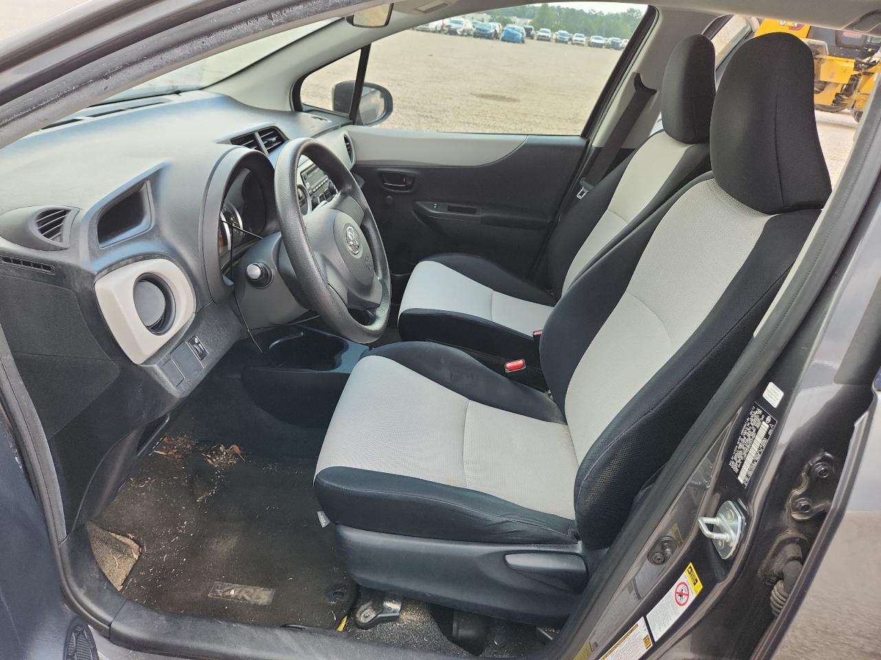 2012 Toyota Yaris 5-door L Gray vin: JTDKTUD35CD537620