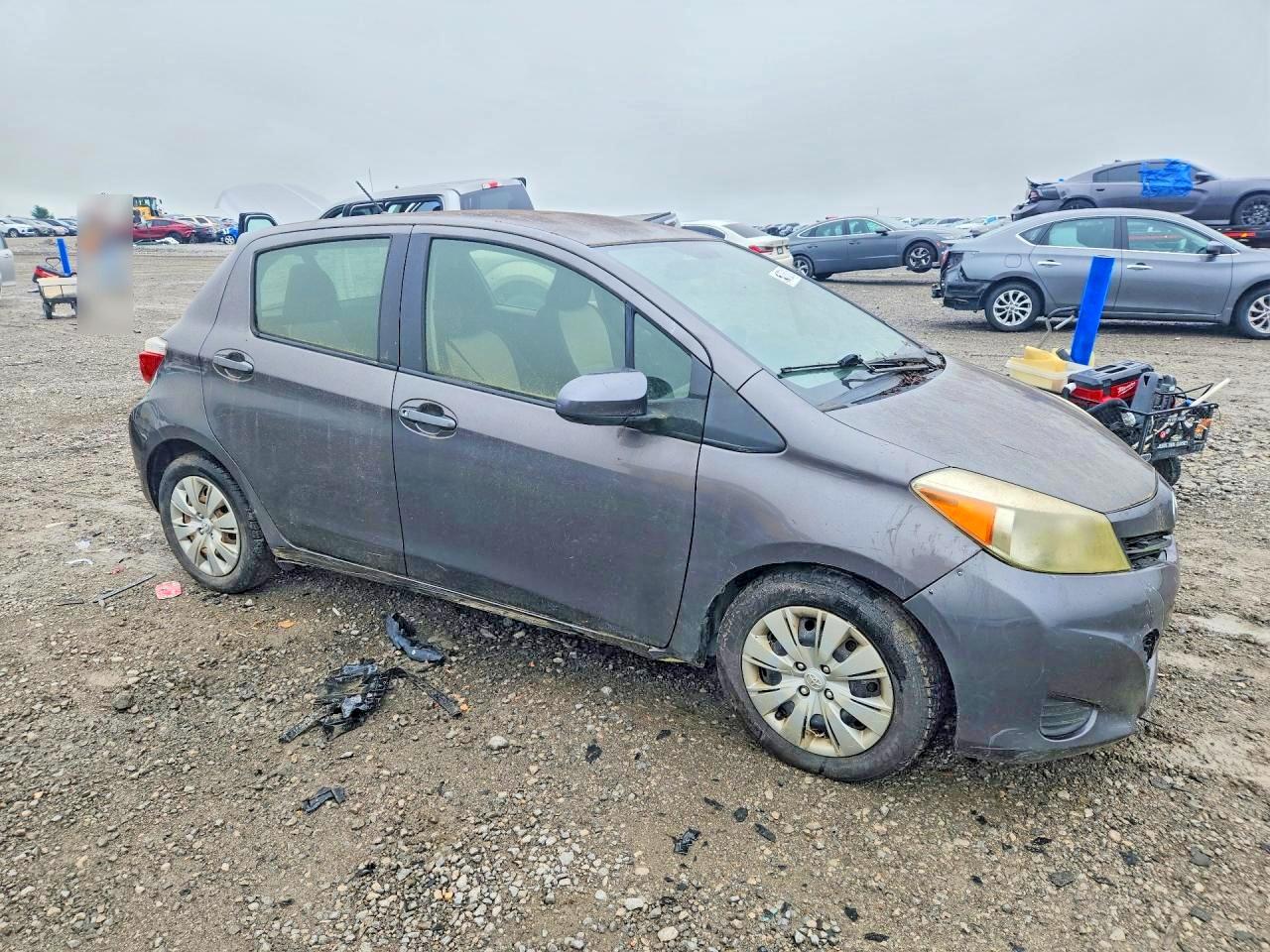 2013 Toyota Yaris 5-door L Gray vin: JTDKTUD35DD549073