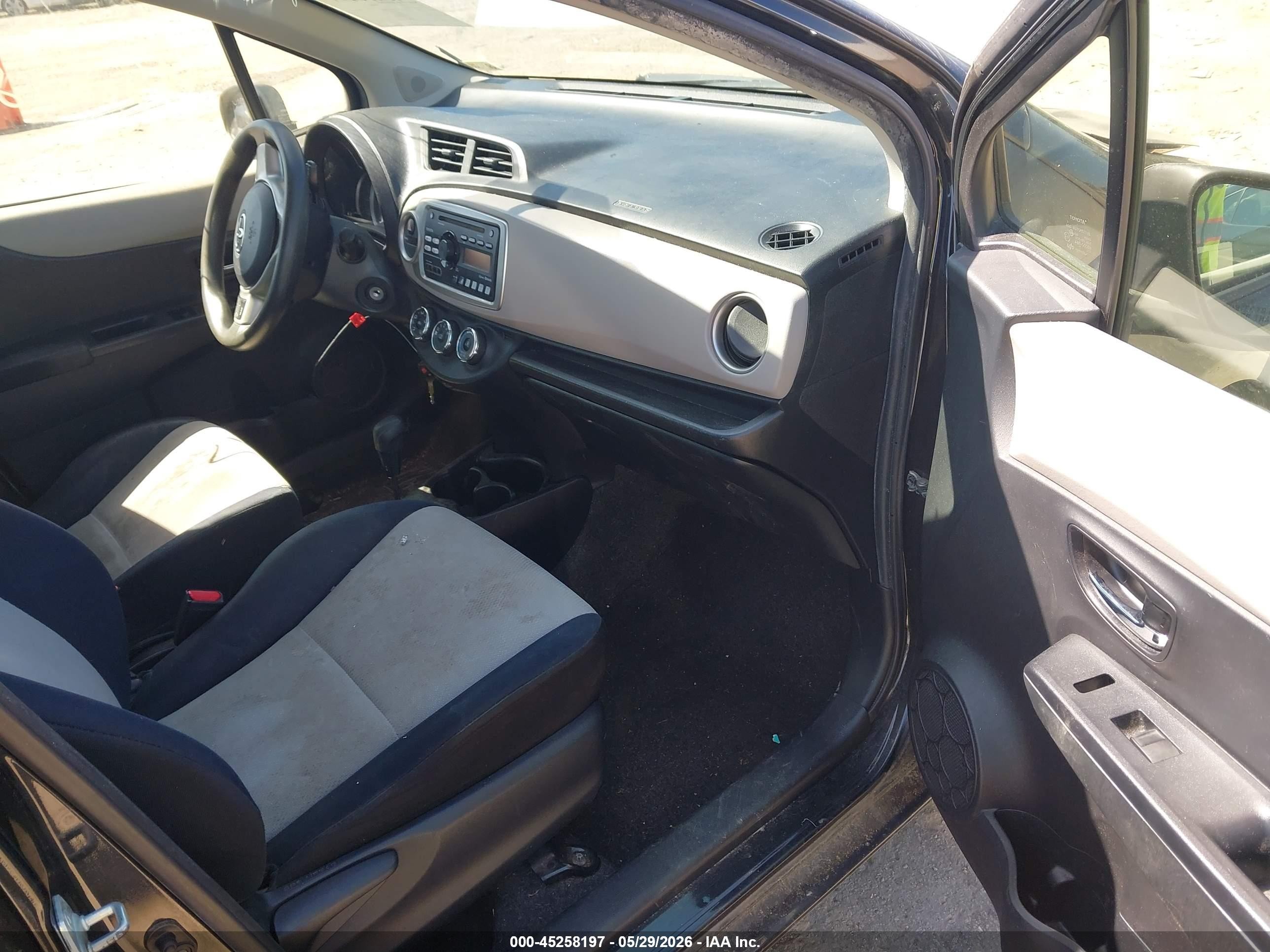 2013 Toyota Yaris Le Black vin: JTDKTUD35DD551177