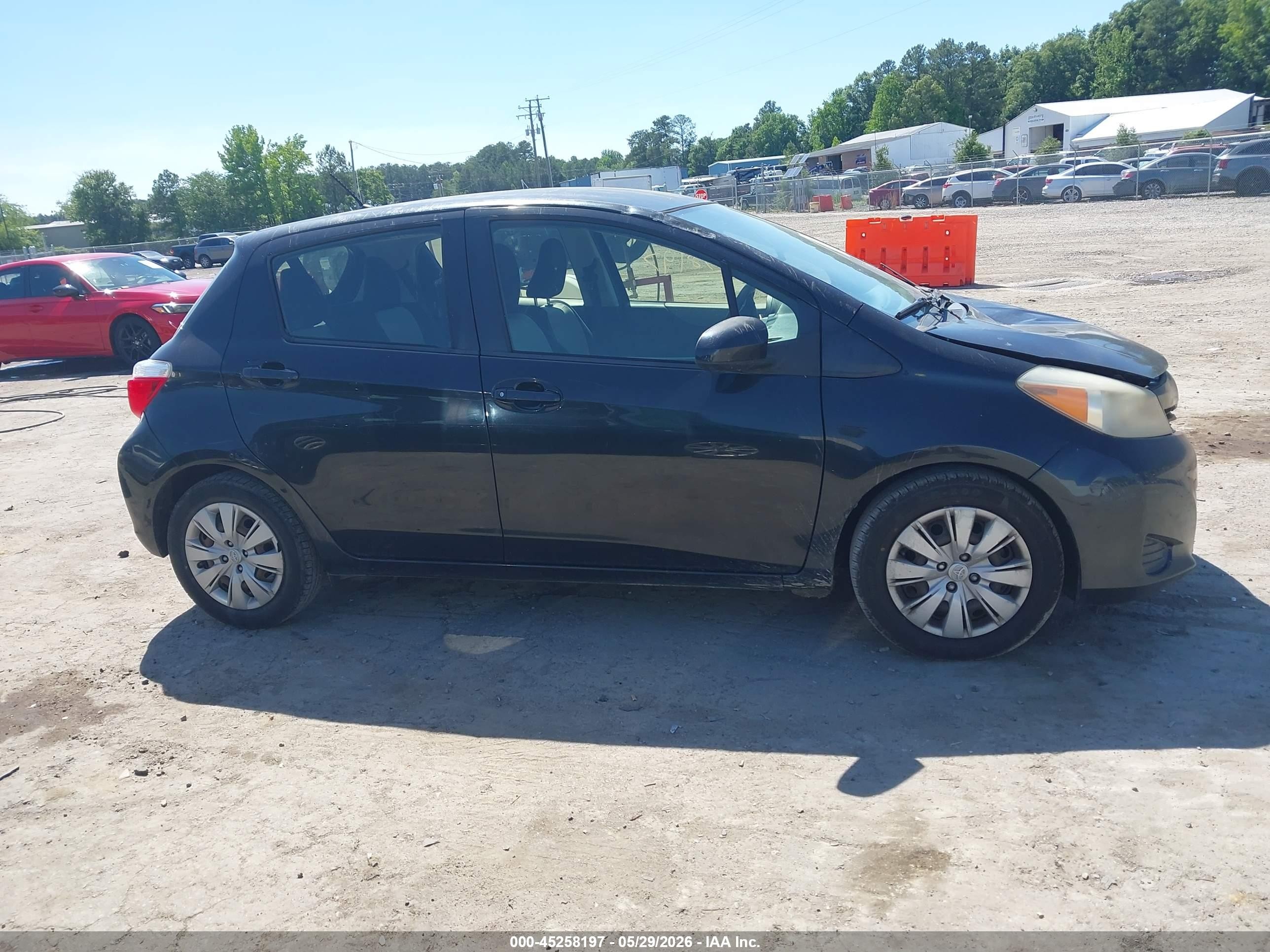 2013 Toyota Yaris Le Black vin: JTDKTUD35DD551177