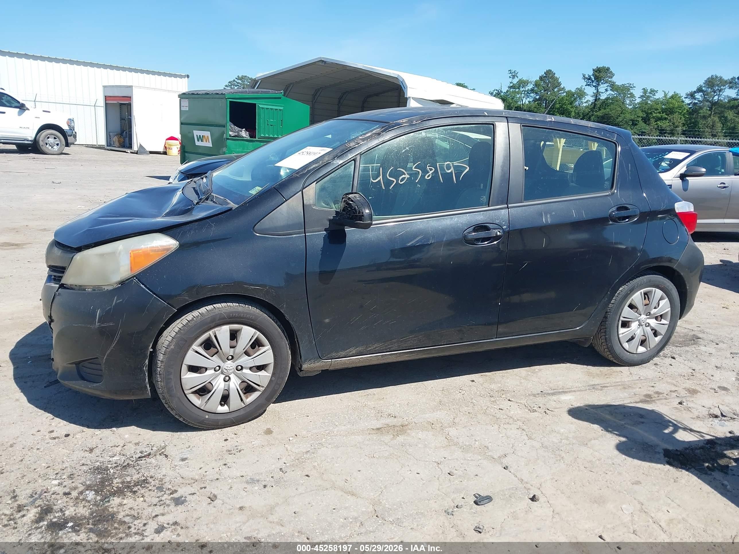 2013 Toyota Yaris Le Black vin: JTDKTUD35DD551177