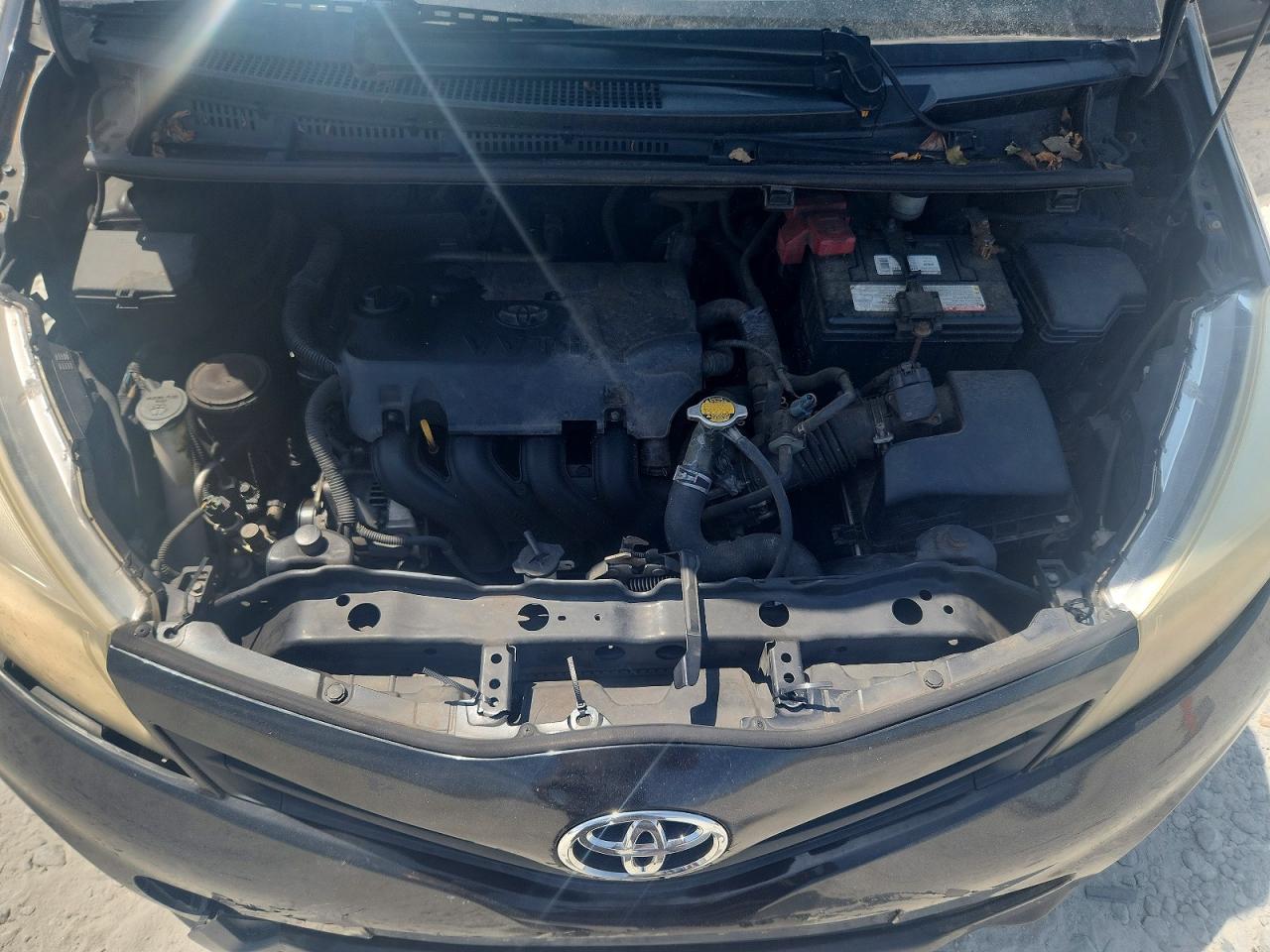 2013 Toyota Yaris 5-door Le Black vin: JTDKTUD35DD557948