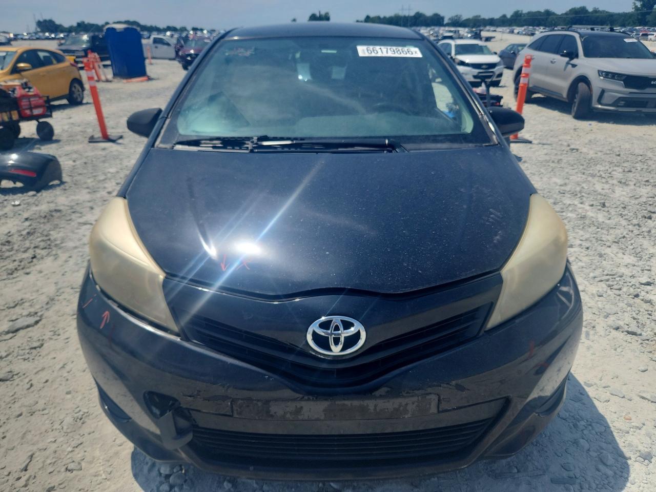 2013 Toyota Yaris 5-door Le Black vin: JTDKTUD35DD557948
