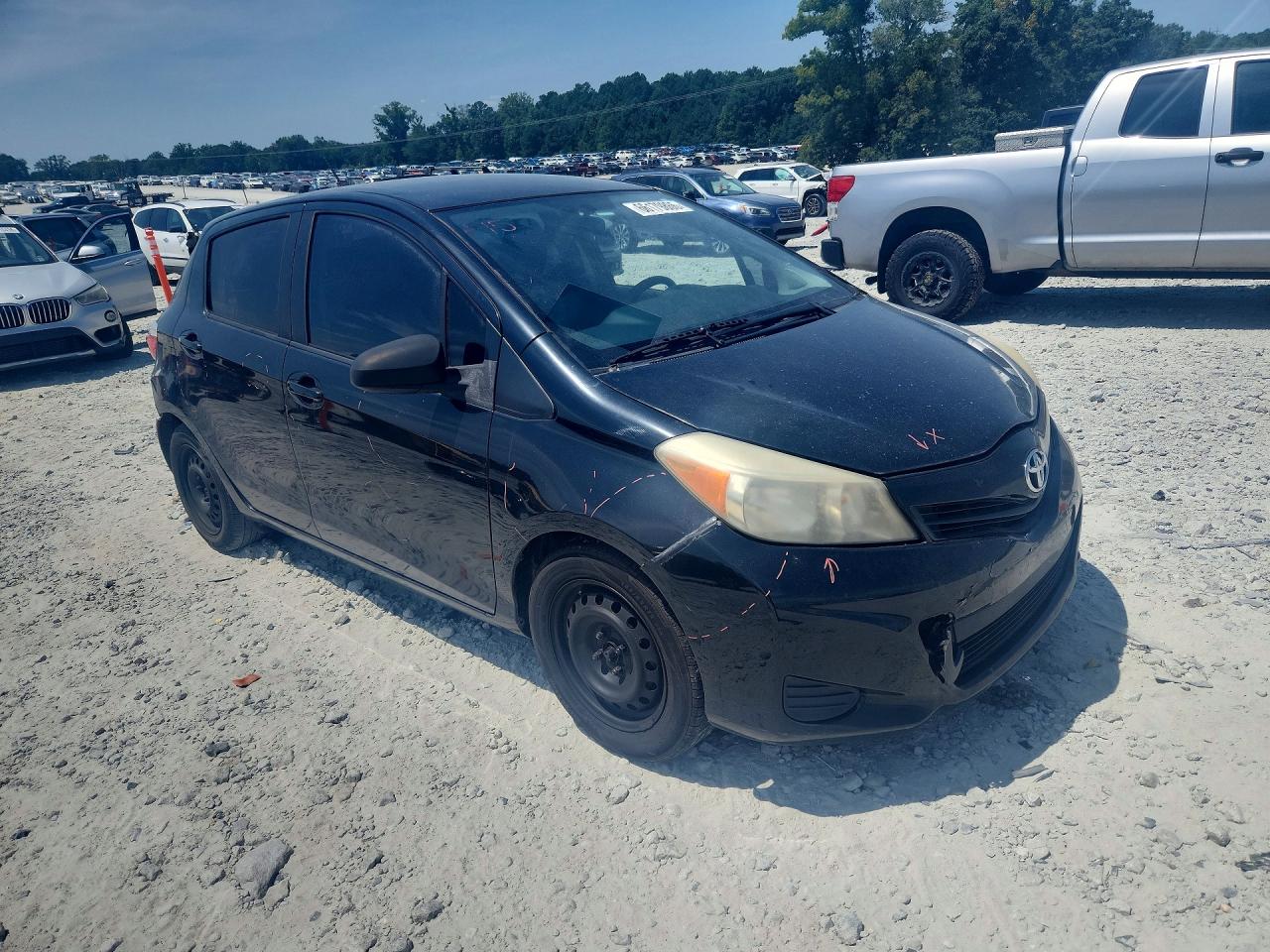 2013 Toyota Yaris 5-door Le Black vin: JTDKTUD35DD557948