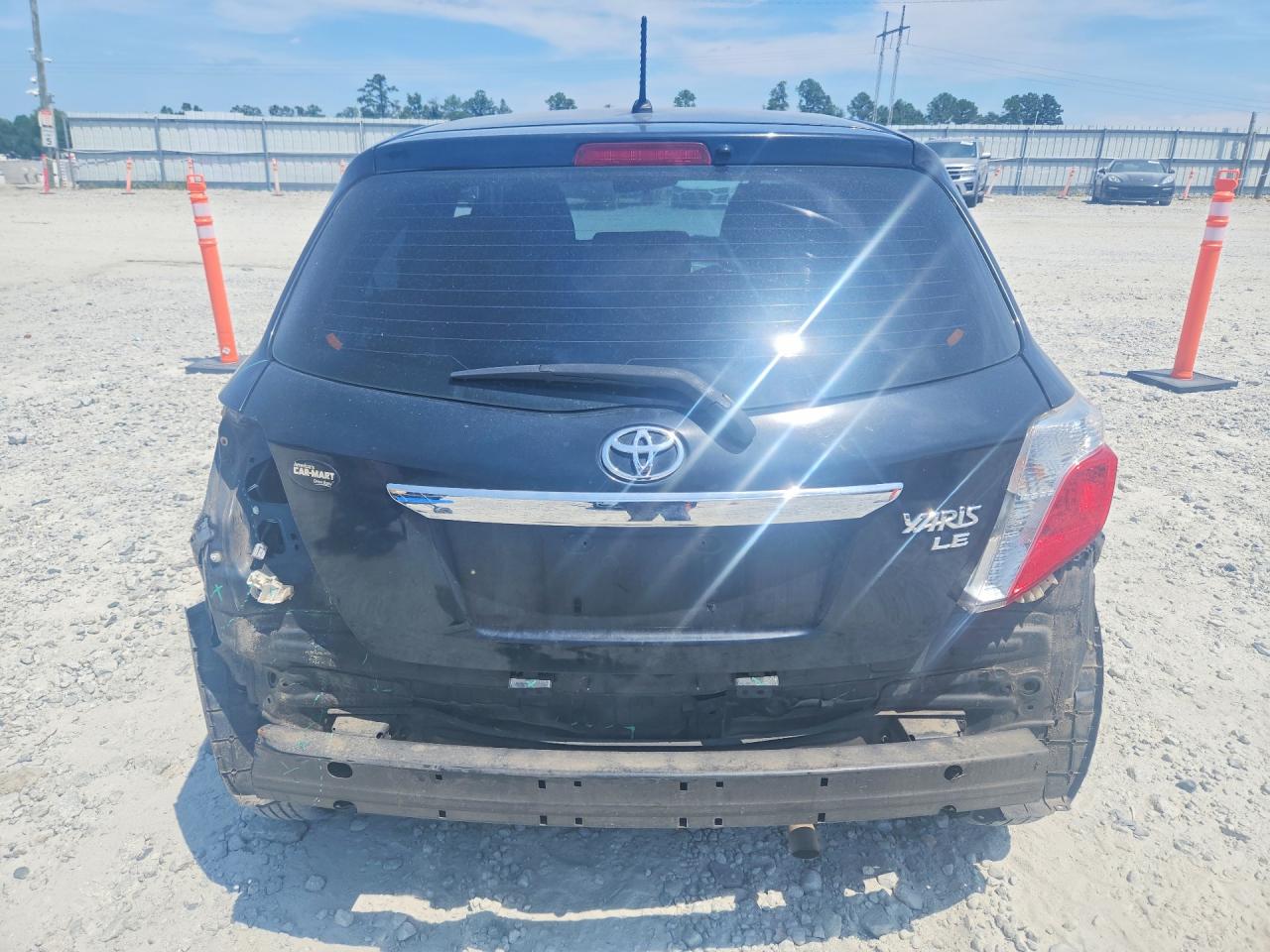 2013 Toyota Yaris 5-door Le Black vin: JTDKTUD35DD557948
