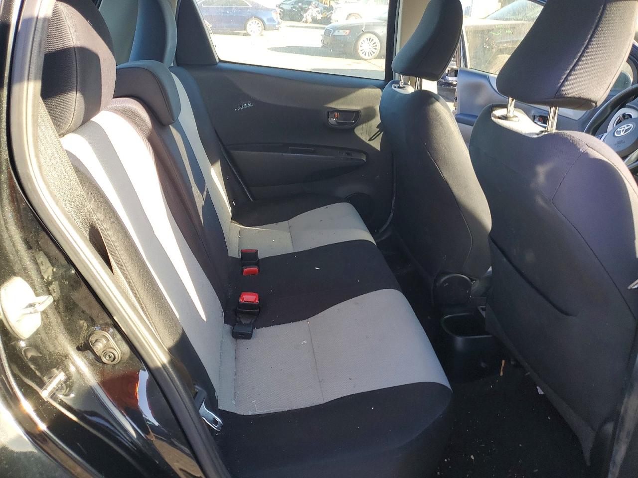 2013 Toyota Yaris 5-door Le Black vin: JTDKTUD35DD559666