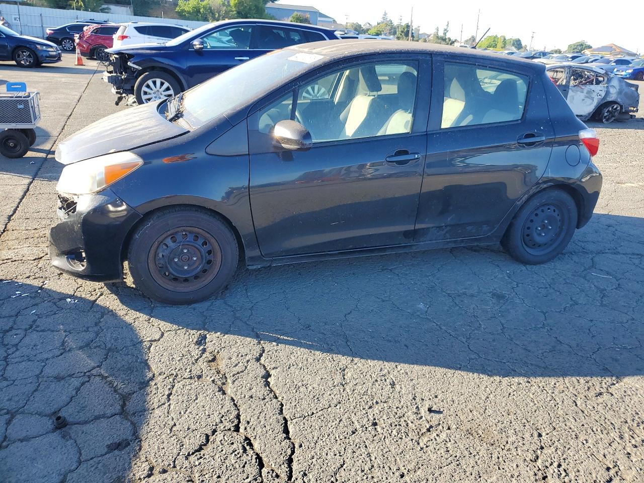 2013 Toyota Yaris 5-door Le Black vin: JTDKTUD35DD559666
