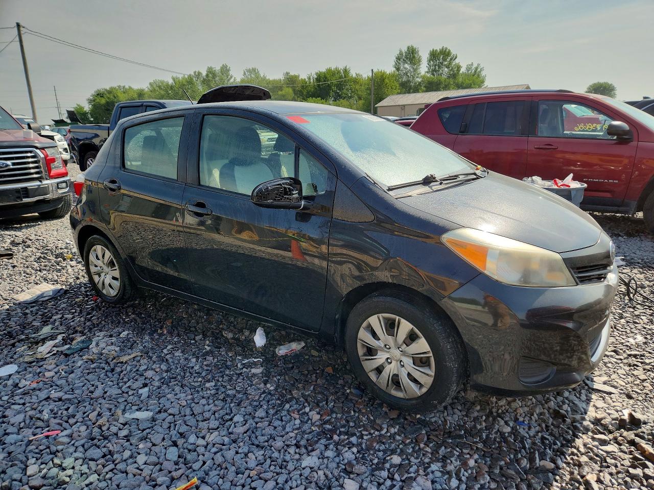 2014 Toyota Yaris 5-door Le Black vin: JTDKTUD35ED574153