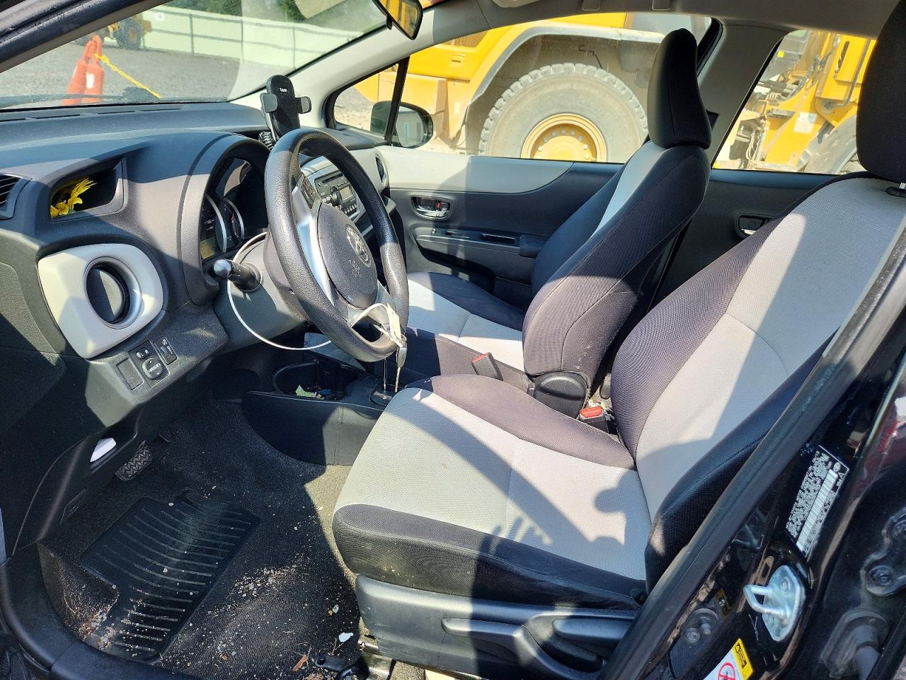 2014 Toyota Yaris 5-door Le Black vin: JTDKTUD35ED574153