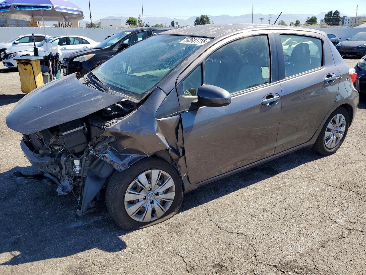 2014 Toyota Yaris 5-door Le Gray vin: JTDKTUD35ED583077