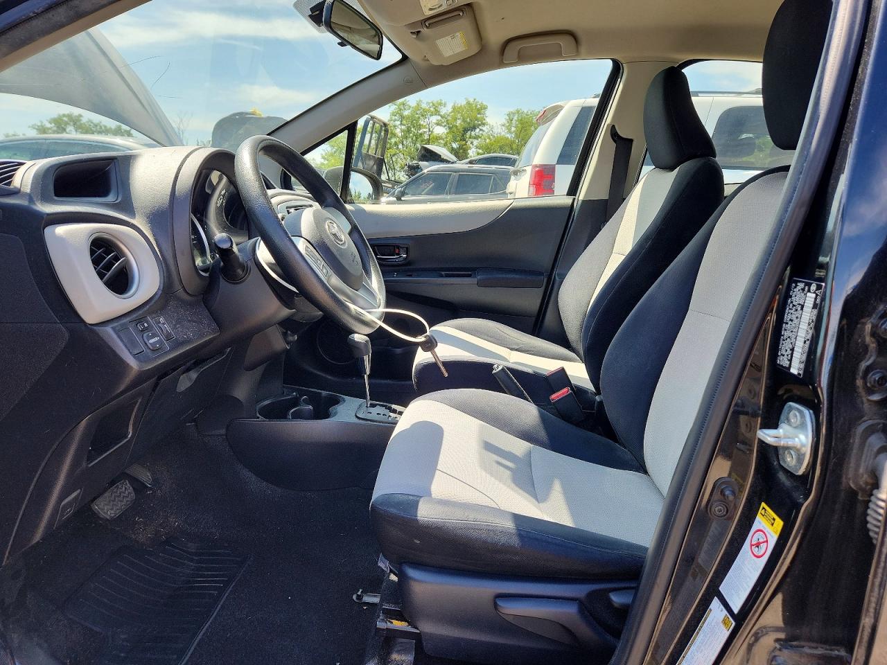 2012 Toyota Yaris 5-door Le Charcoal vin: JTDKTUD36CD520938