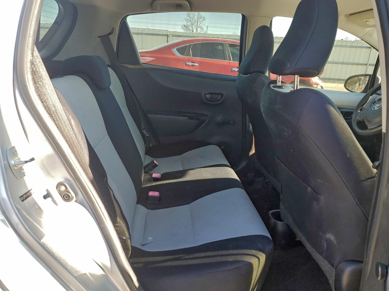 2012 Toyota Yaris Silver vin: JTDKTUD36CD522995