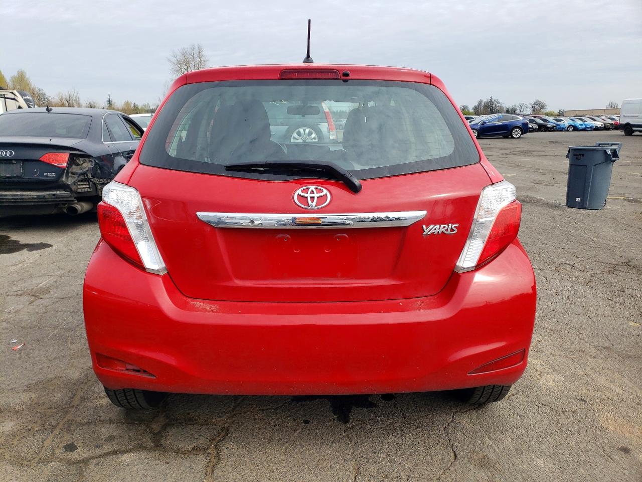 2012 Toyota Yaris 5-door L Red vin: JTDKTUD36CD526819