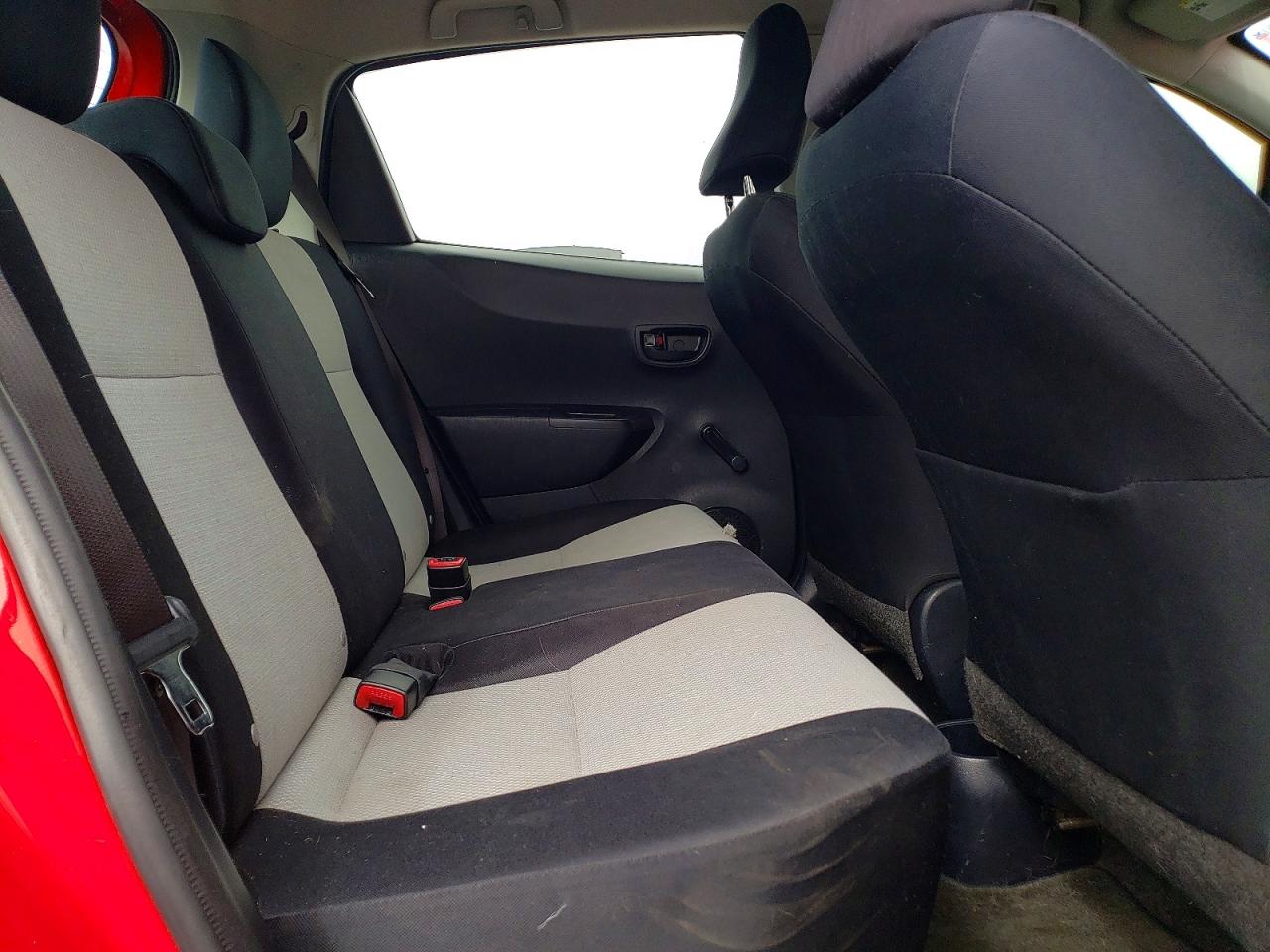 2012 Toyota Yaris 5-door L Red vin: JTDKTUD36CD526819