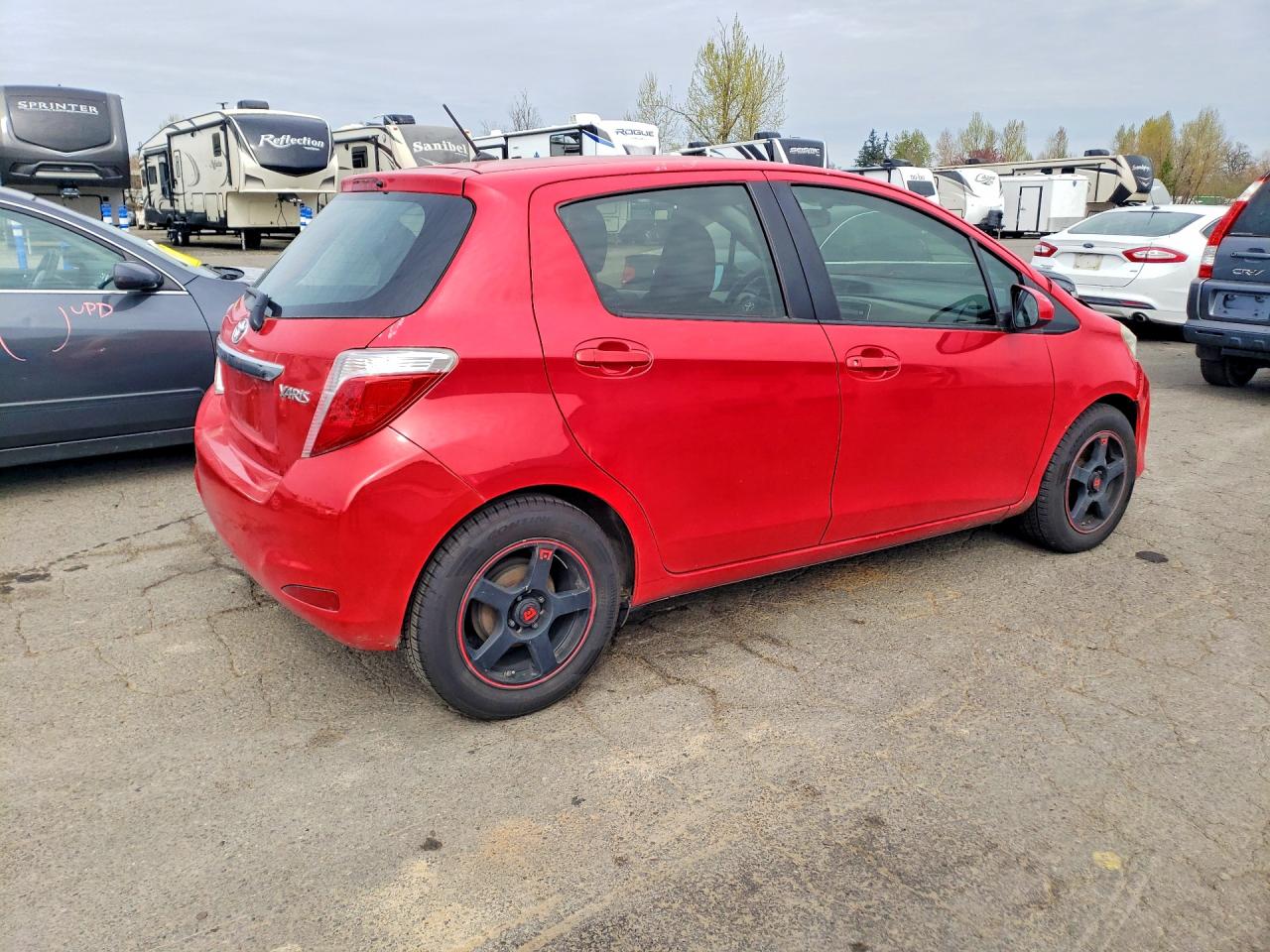 2012 Toyota Yaris 5-door L Red vin: JTDKTUD36CD526819