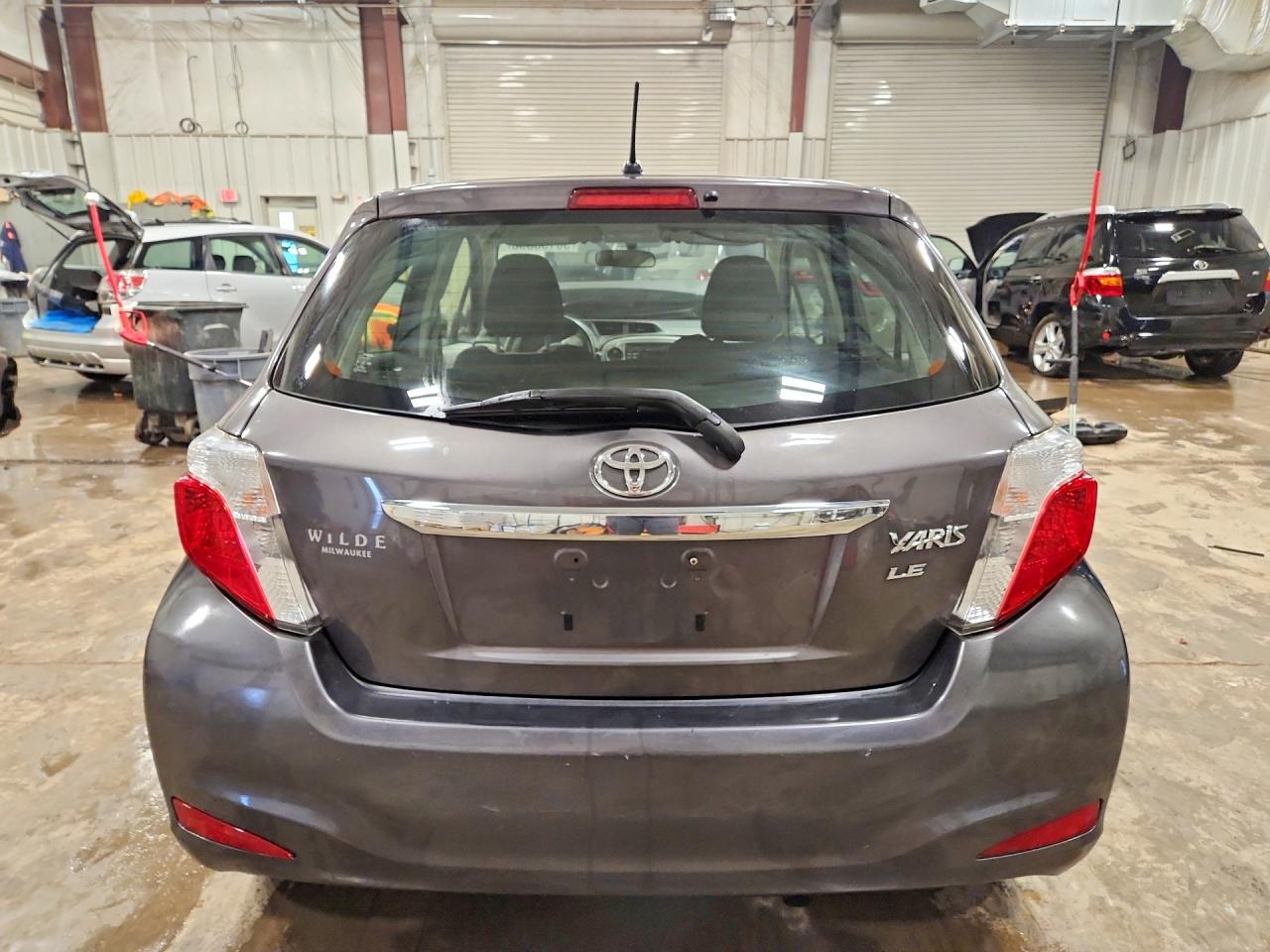 2012 Toyota Yaris 5-door Le Gray vin: JTDKTUD36CD531146