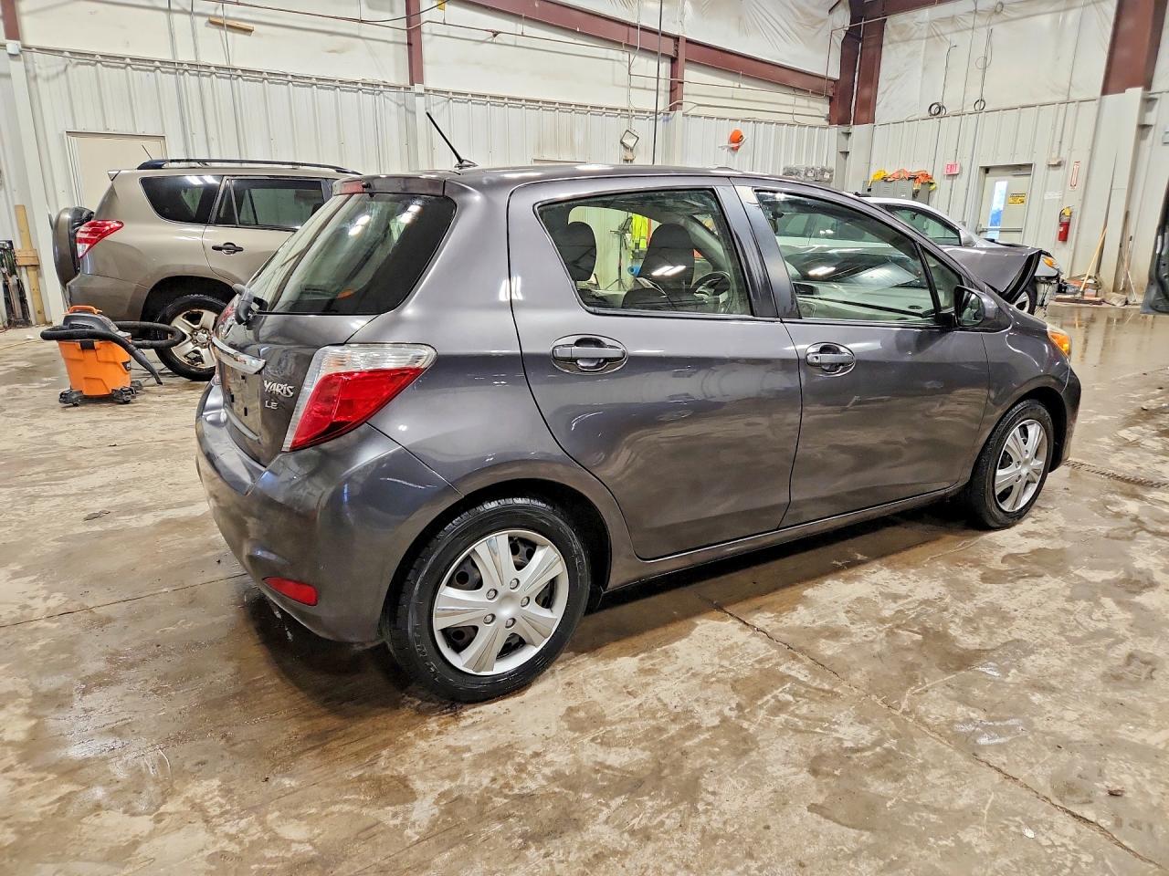 2012 Toyota Yaris 5-door Le Gray vin: JTDKTUD36CD531146