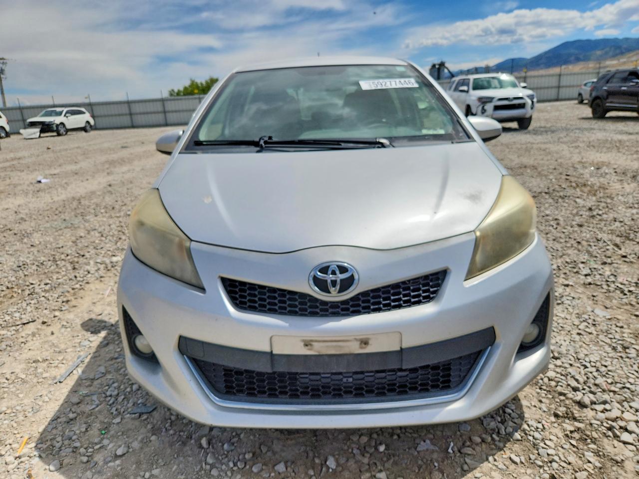 2013 Toyota Yaris 5-door Se Серебряный vin: JTDKTUD36DD542293